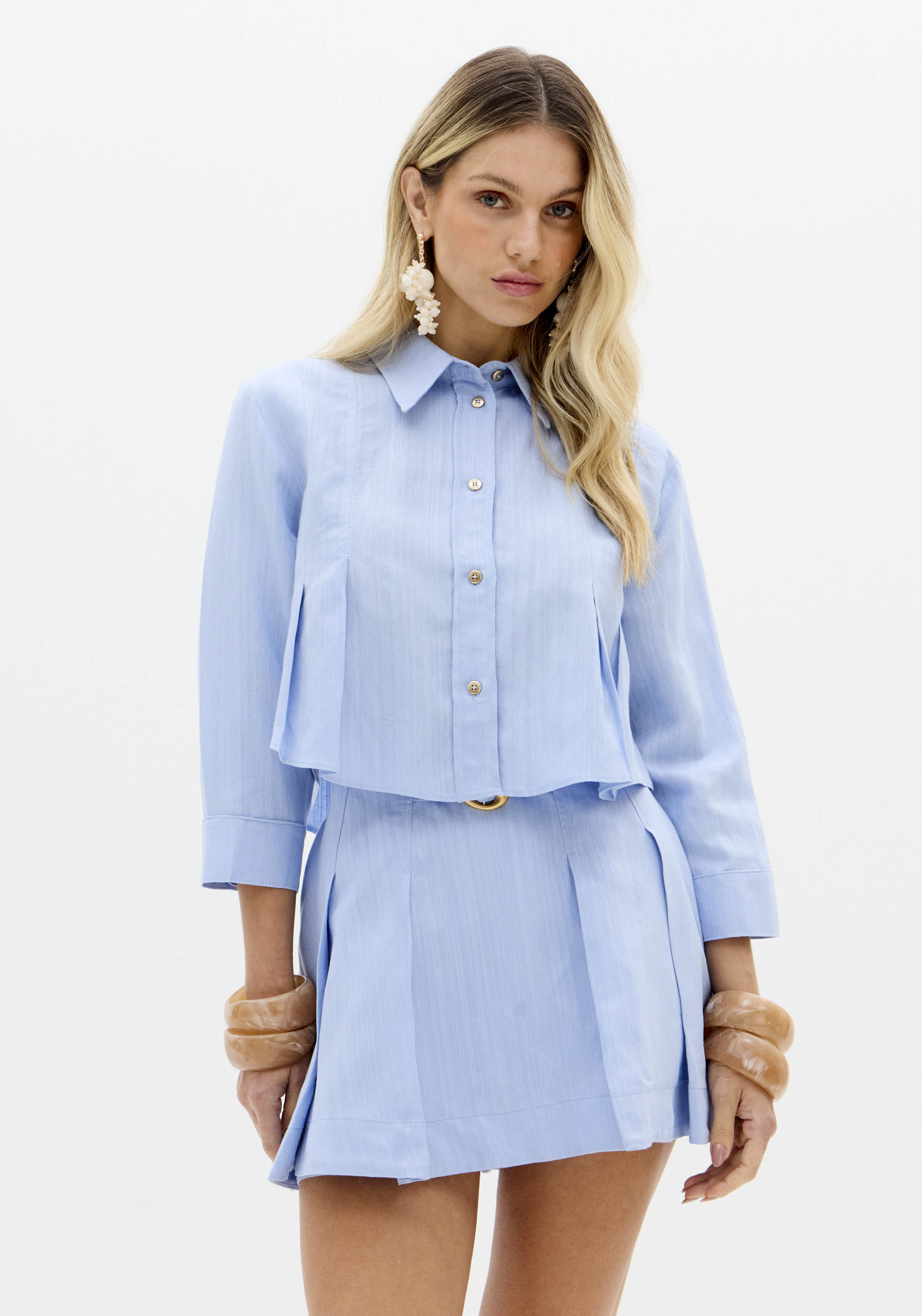 Camisa Curta em Linho Azul Claro - Lança Perfume  1