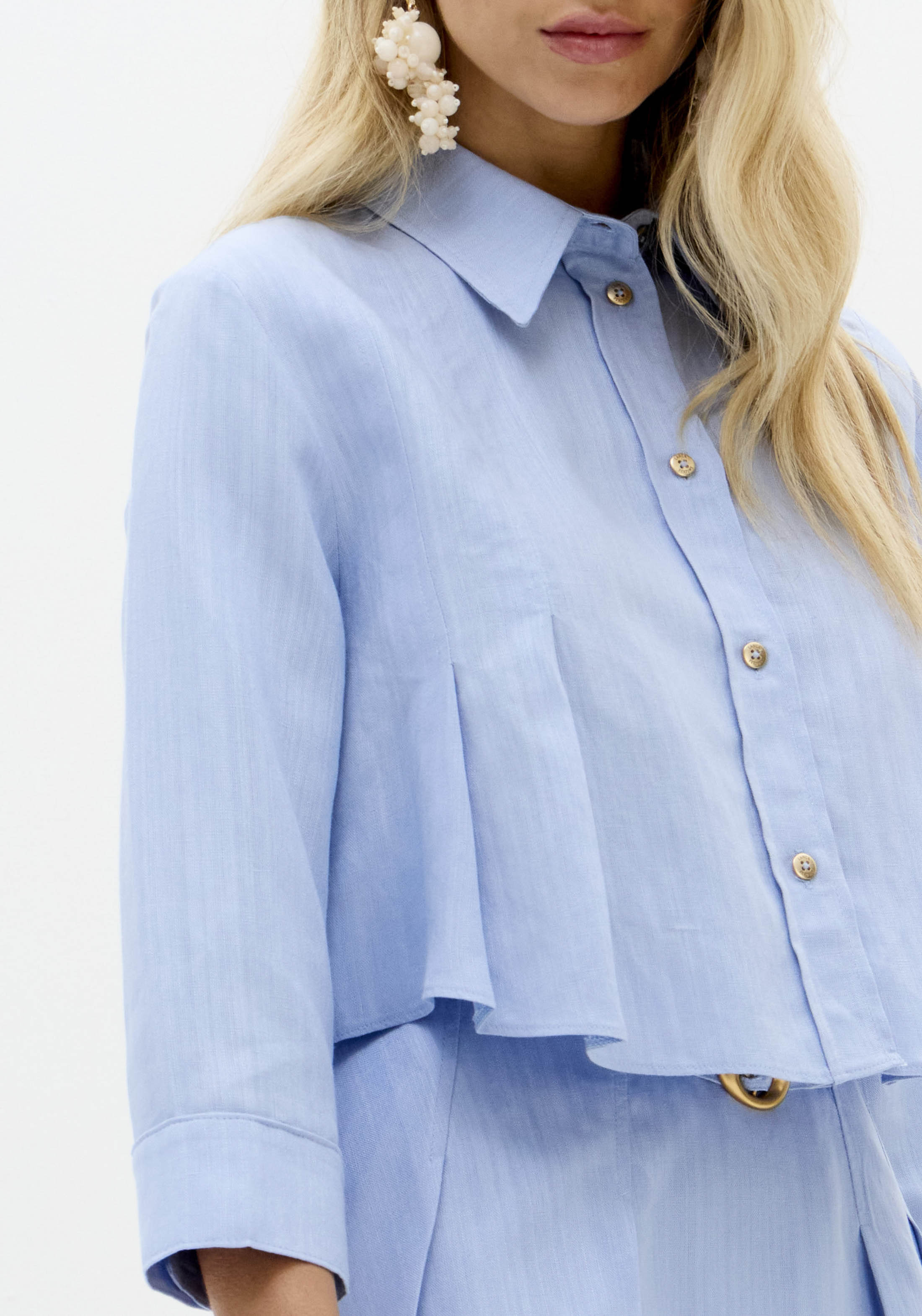 Camisa Curta em Linho Azul Claro - Lança Perfume  4