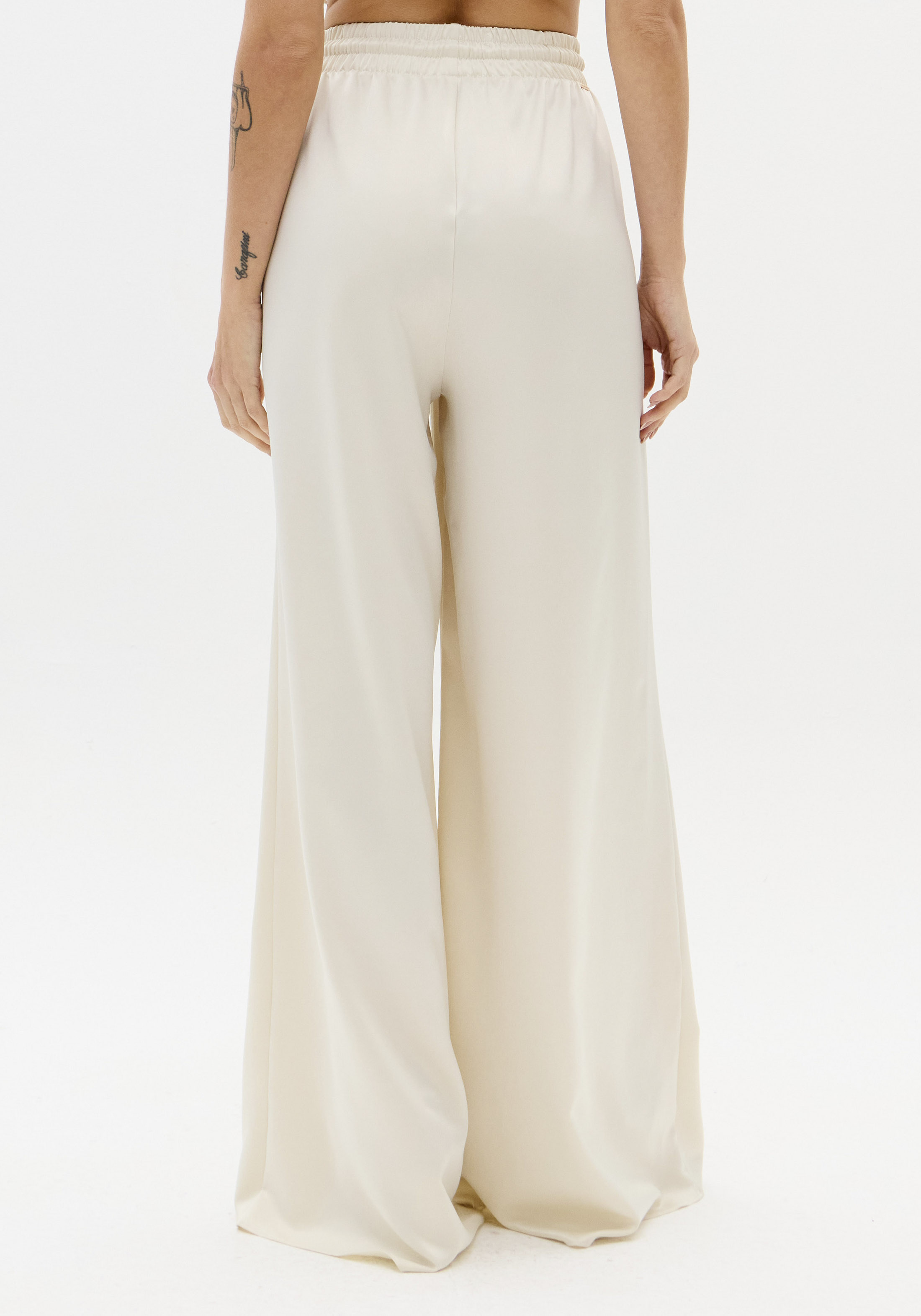 Calças Largas Acetinada Creme - Lança Perfume 3