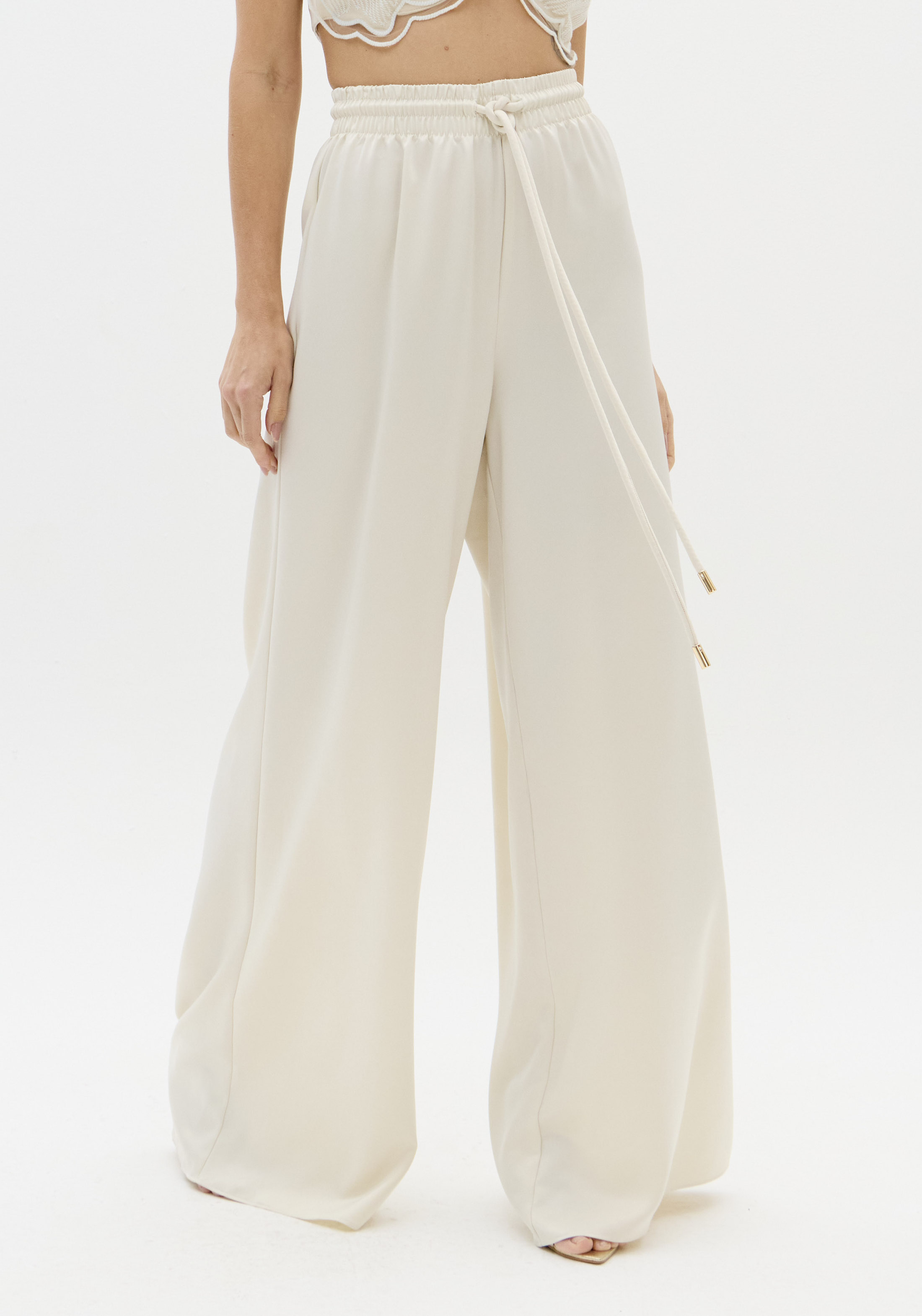 Calças Largas Acetinada Creme - Lança Perfume 1