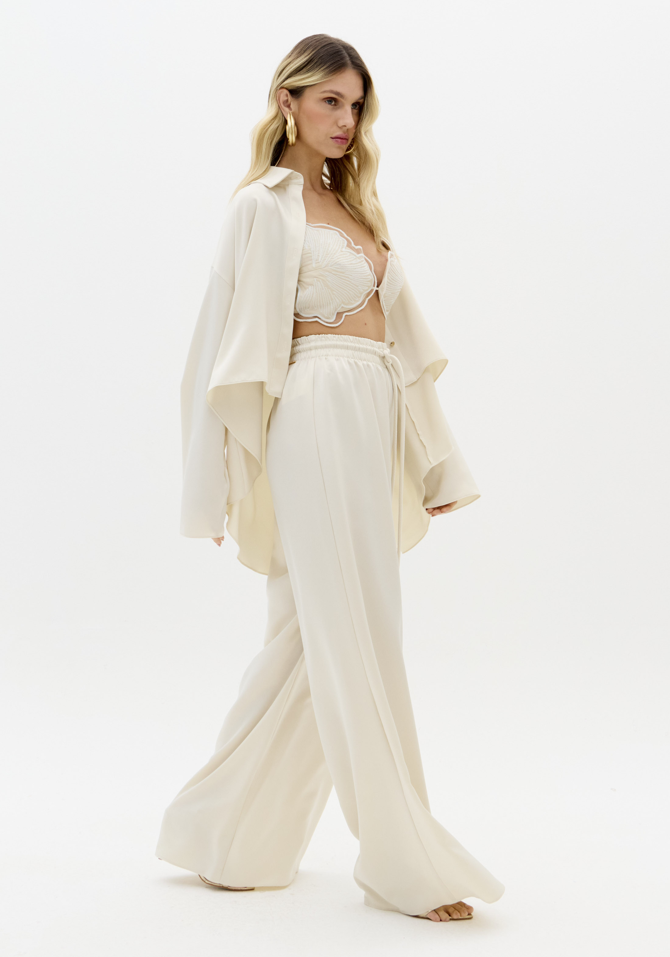 Calças Largas Acetinada Creme - Lança Perfume 2