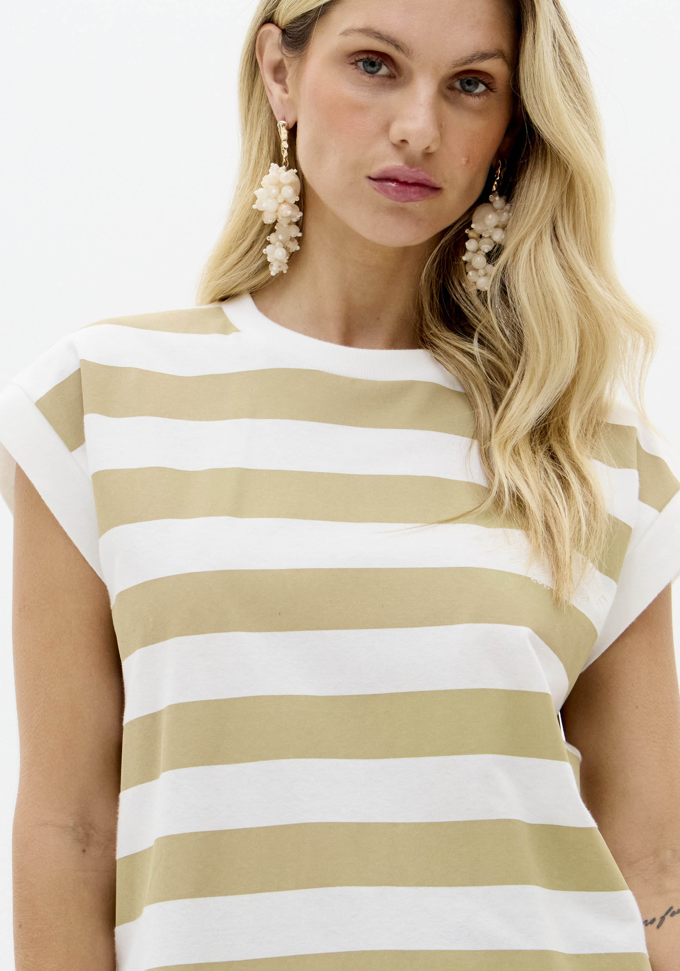 T-shirt com Riscas Bege e Branco - Lança Perfume  4