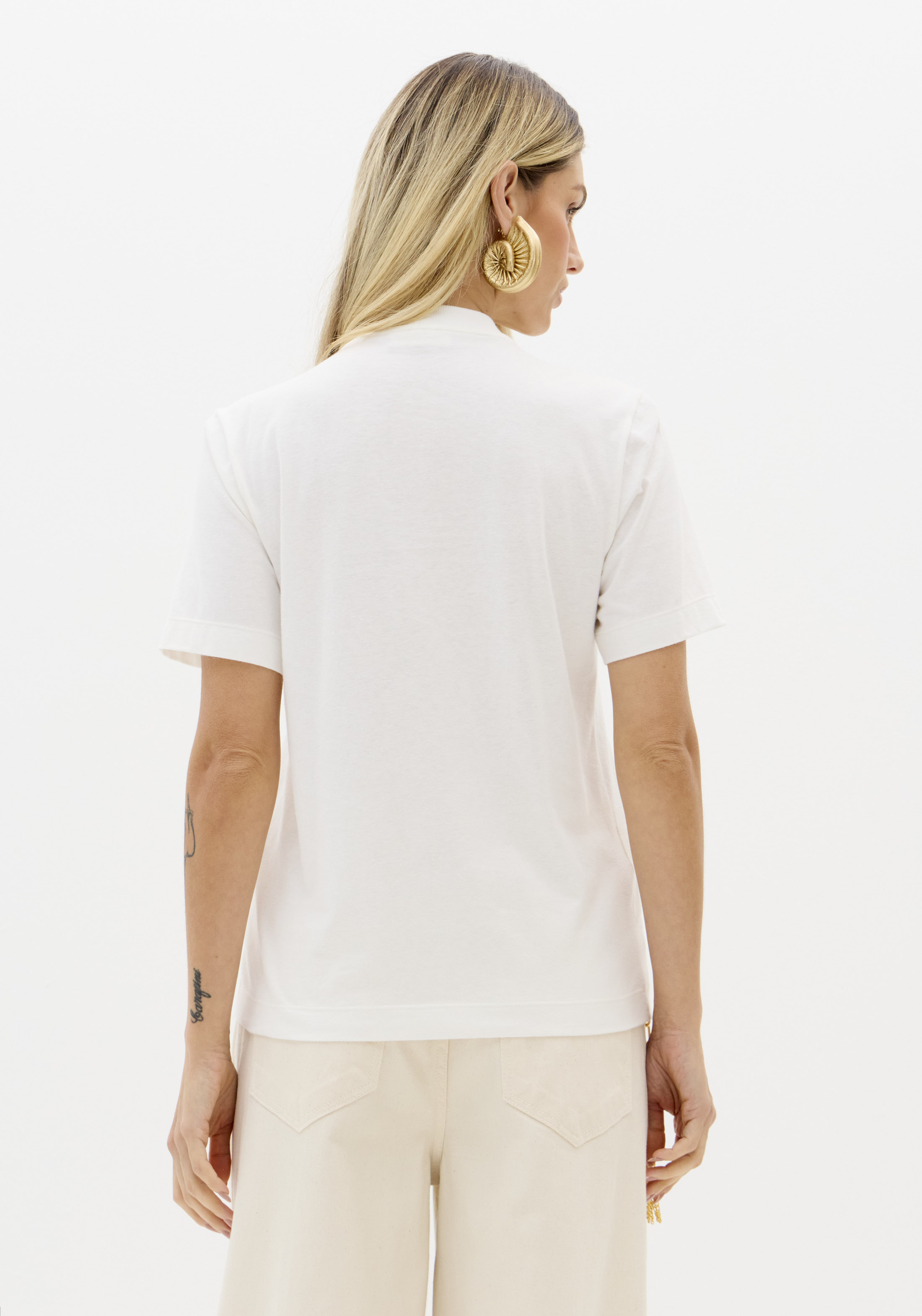 T-shirt com Colar e Pendentes Branco - Lança Perfume 3