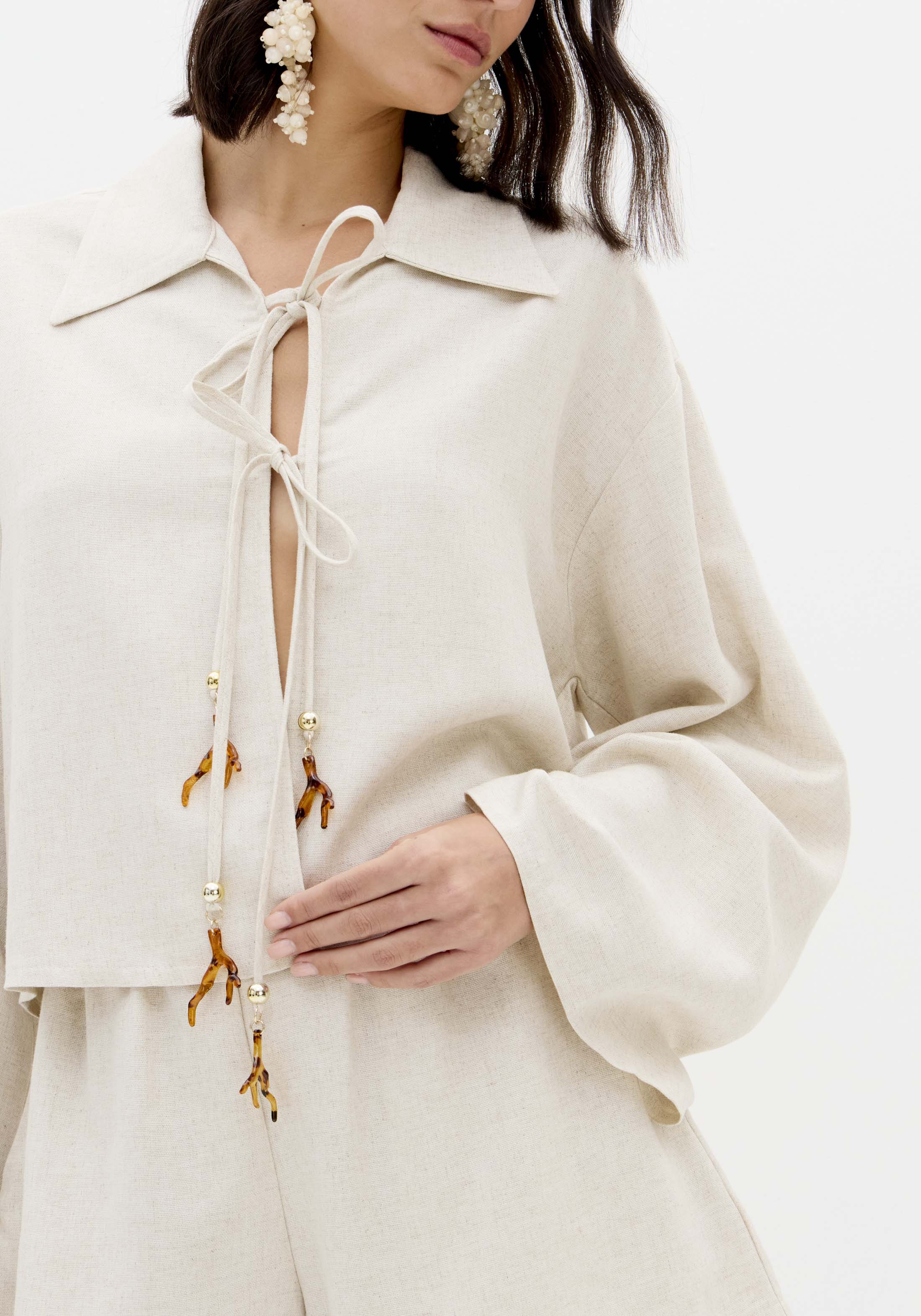 Camisa em Linho com Laçada Bege - Lança Perfume  7