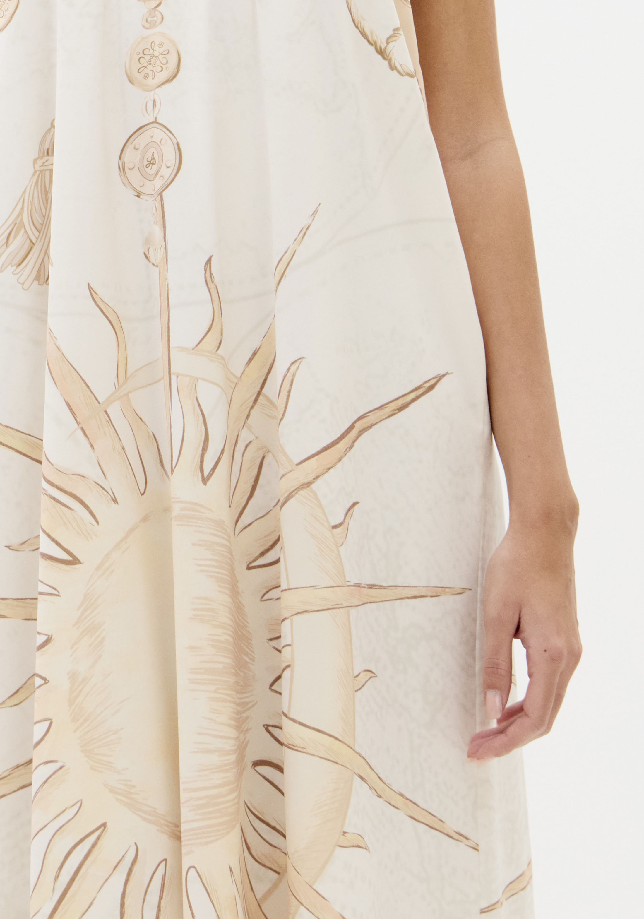 Vestido Comprido Sol Bege e Branco - Lança Perfume 7