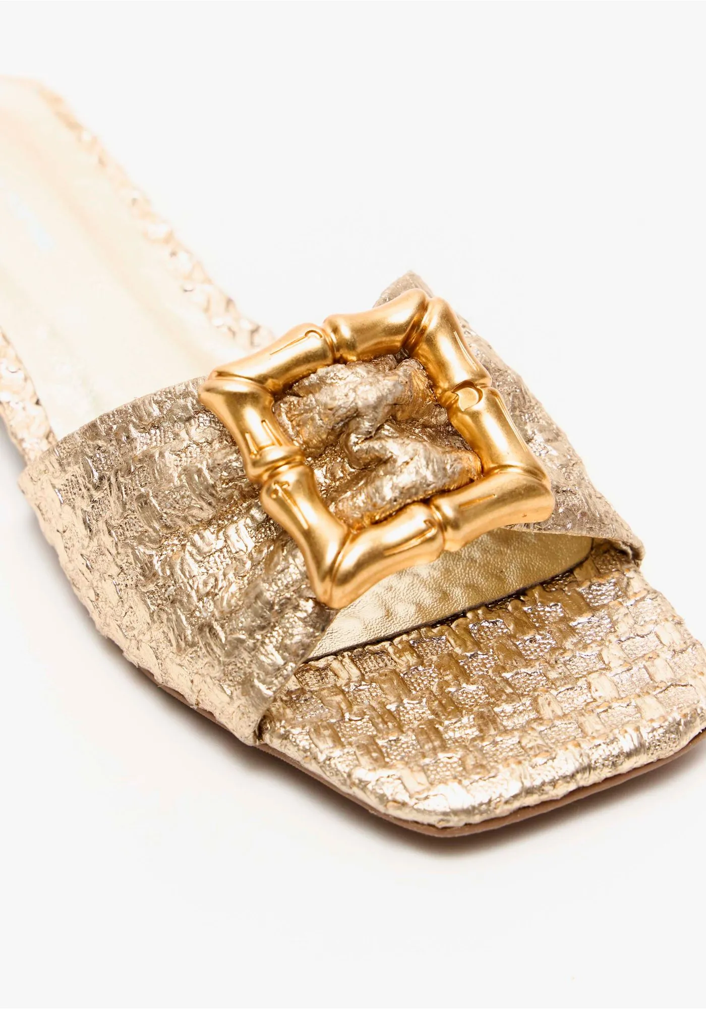 Chinelo Rasteiro Dourado - Lança Perfume  4