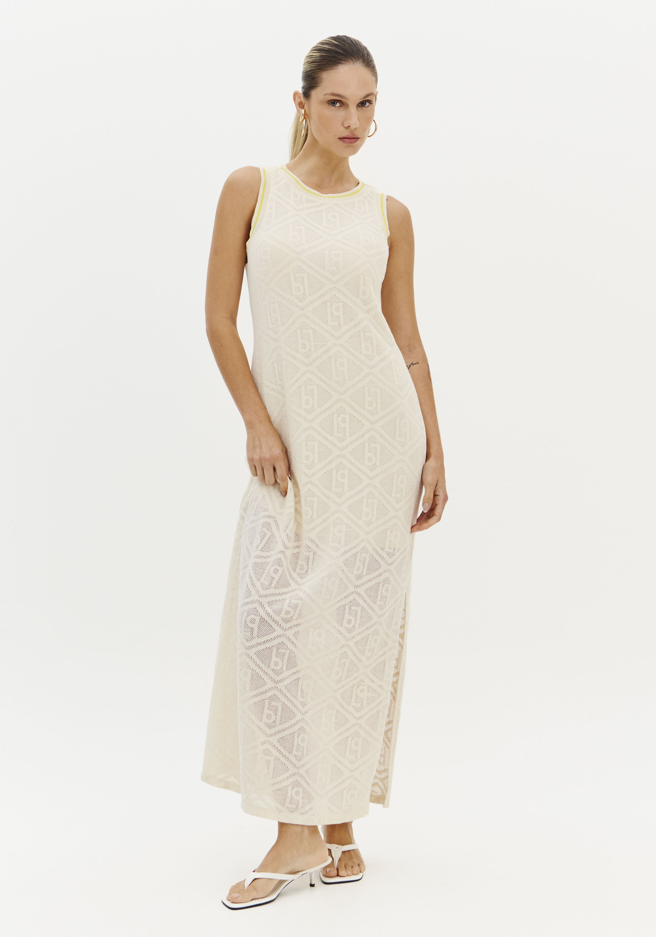 Vestido de Cavas Trabalhado Bege - Lança Perfume 1