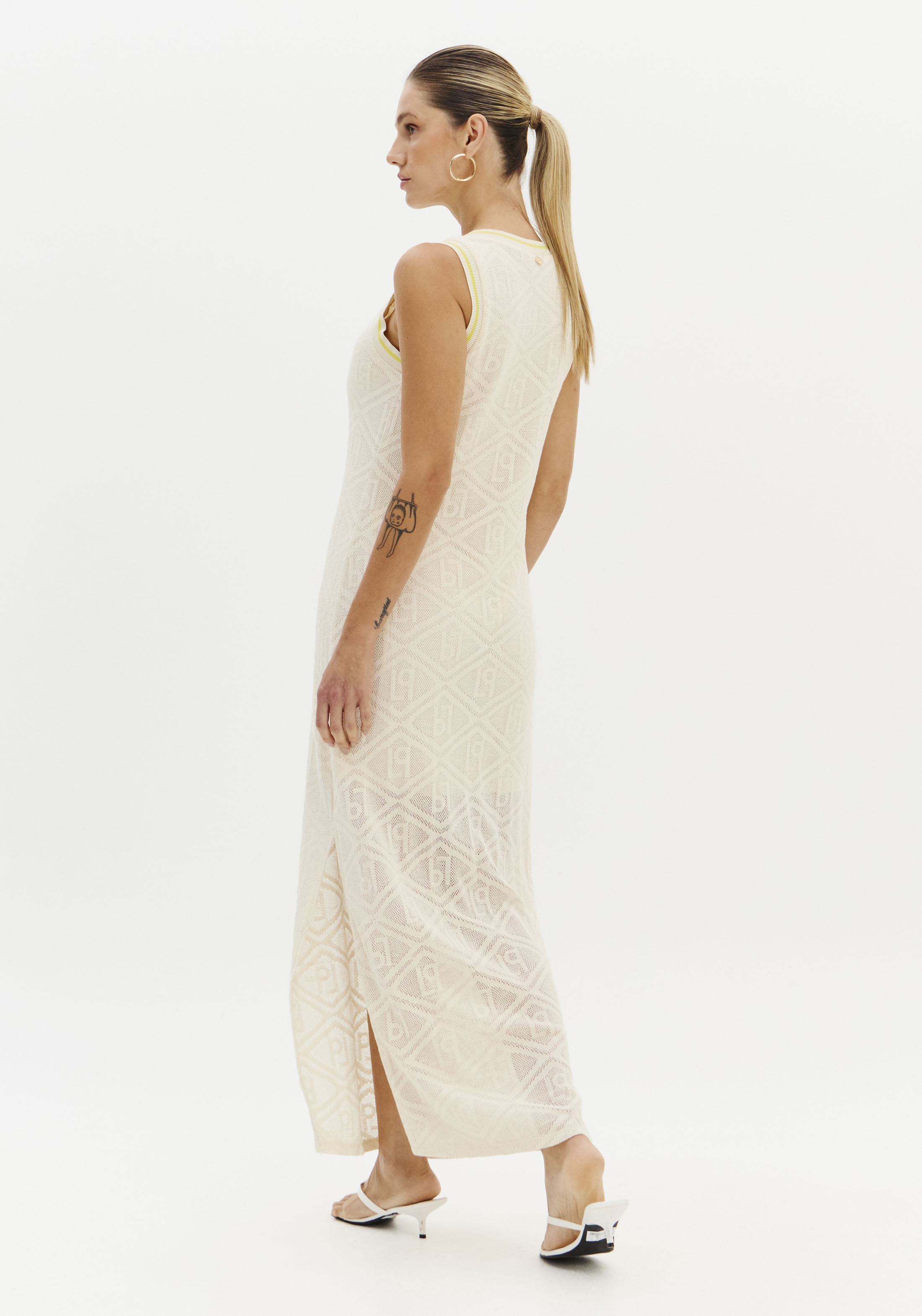 Vestido de Cavas Trabalhado Bege - Lança Perfume 2