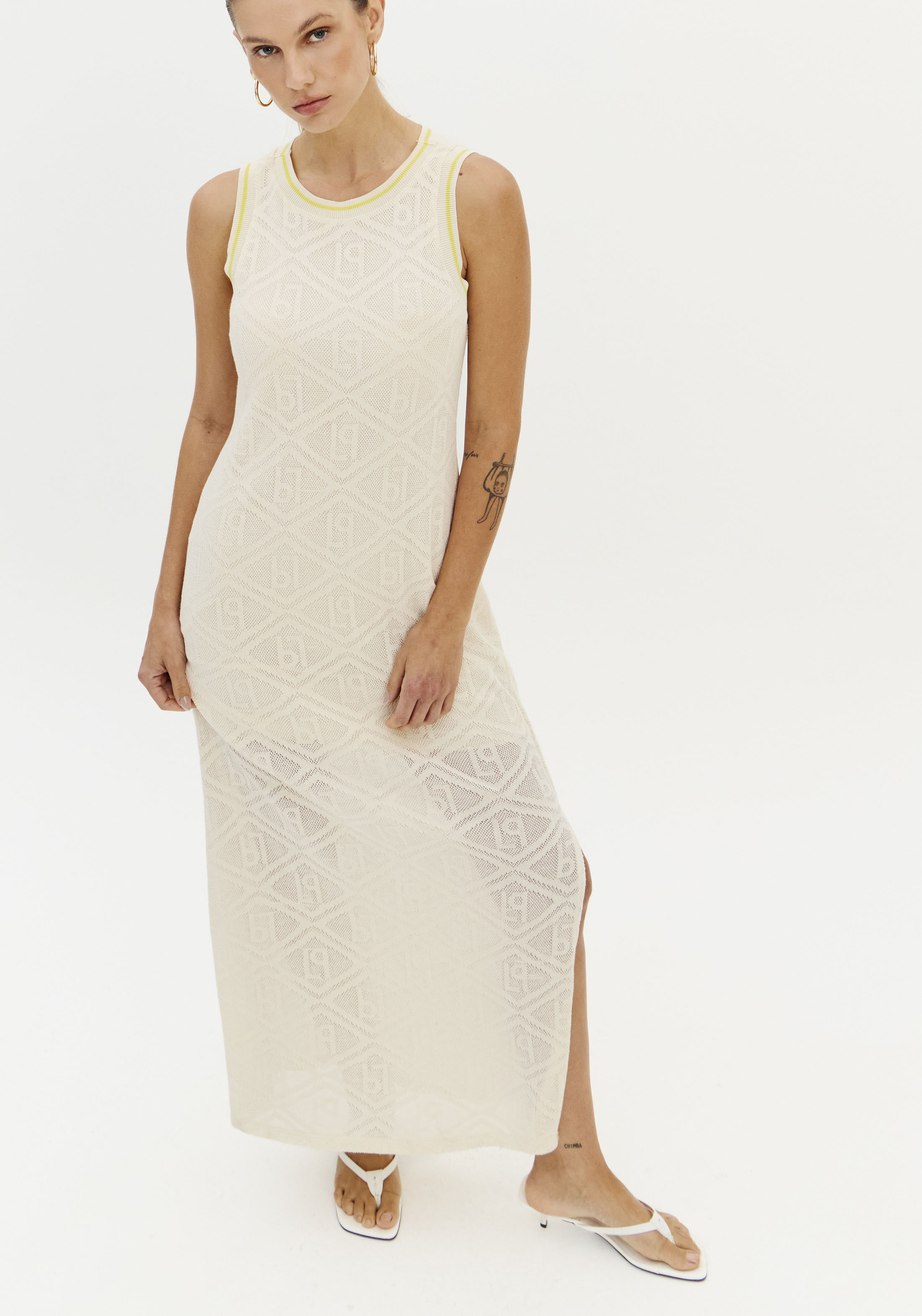 Vestido de Cavas Trabalhado Bege - Lança Perfume 6