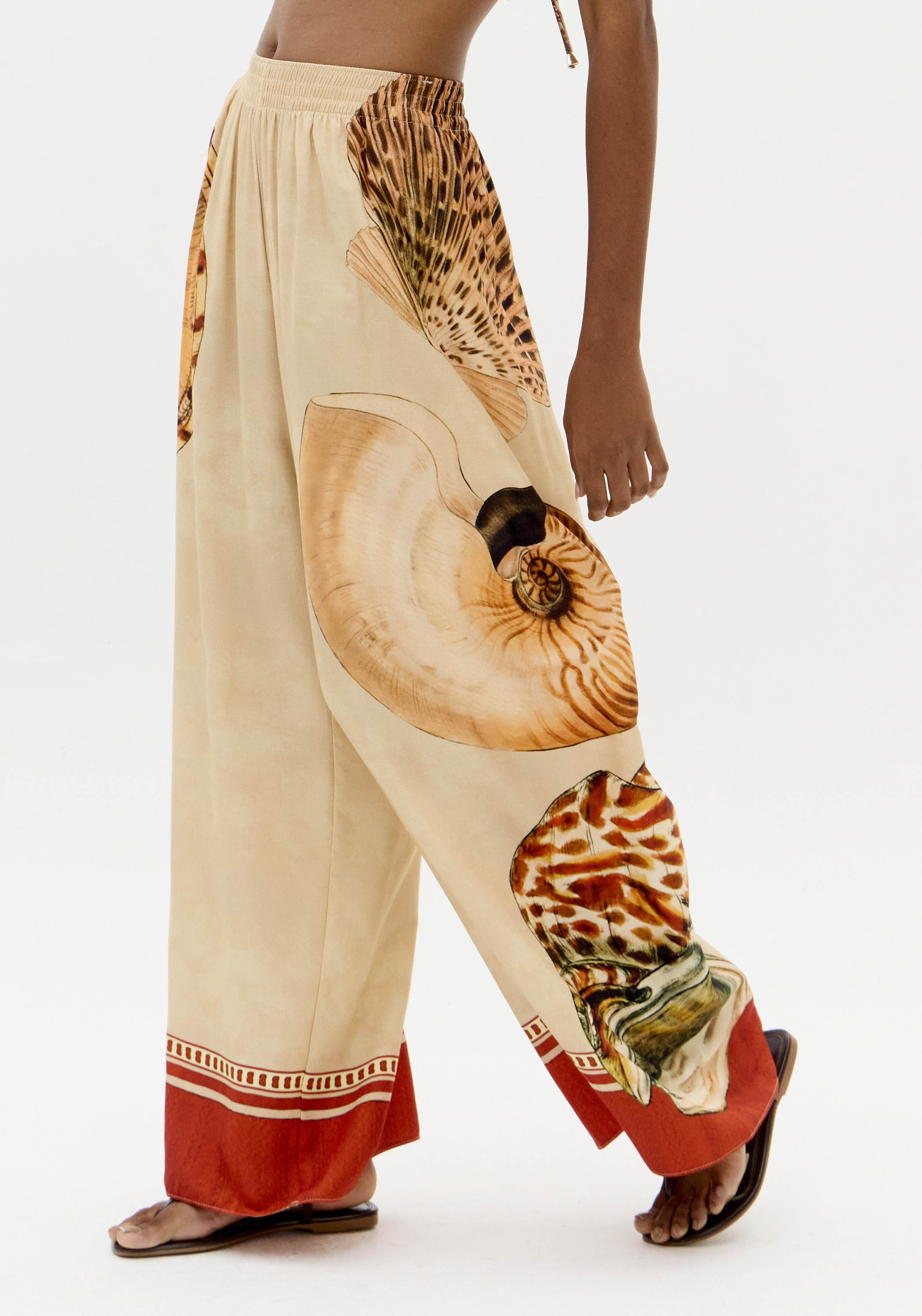 Calças Largas SHELLIS Bege - Lança Perfume 1