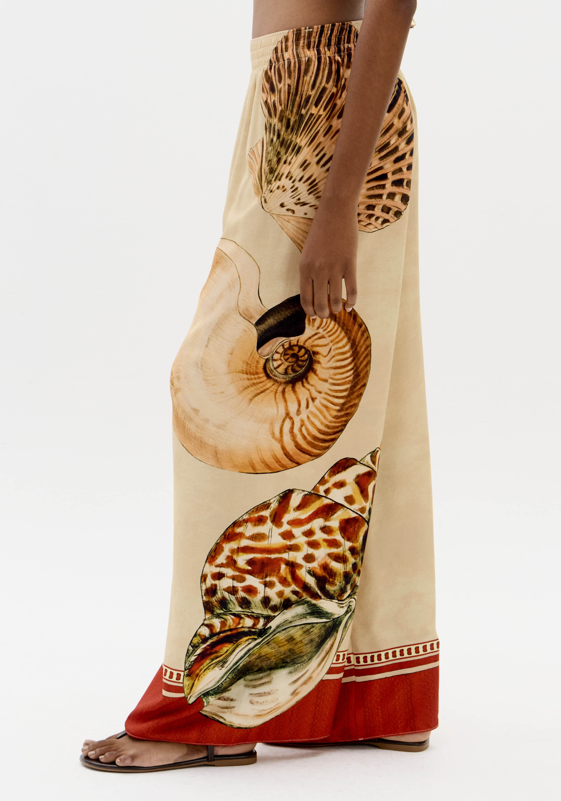 Calças Largas SHELLIS Bege - Lança Perfume 4