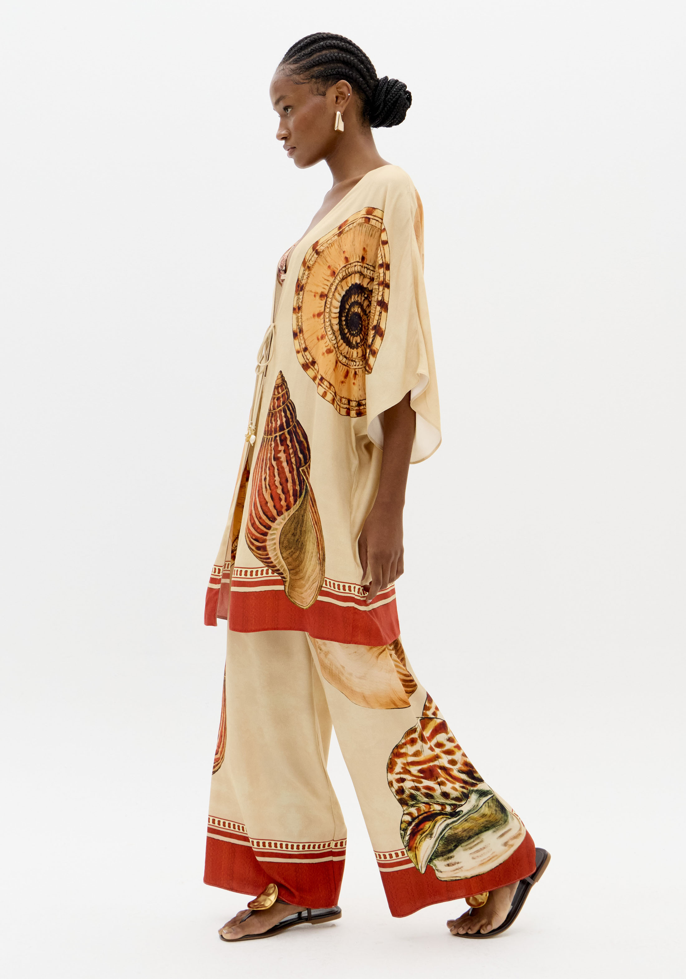 Calças Largas SHELLIS Bege - Lança Perfume 5