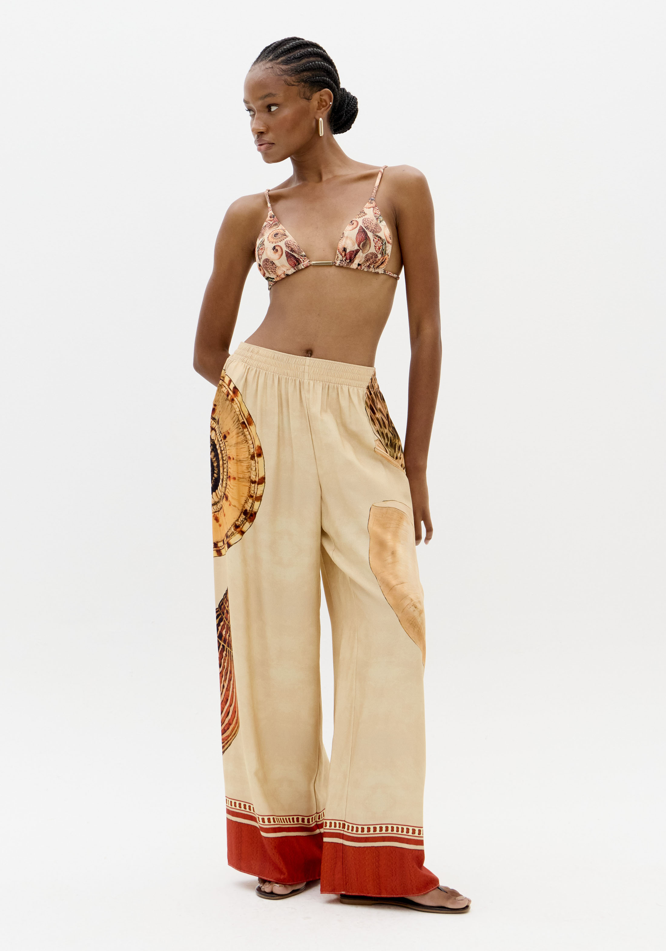 Calças Largas SHELLIS Bege - Lança Perfume 6