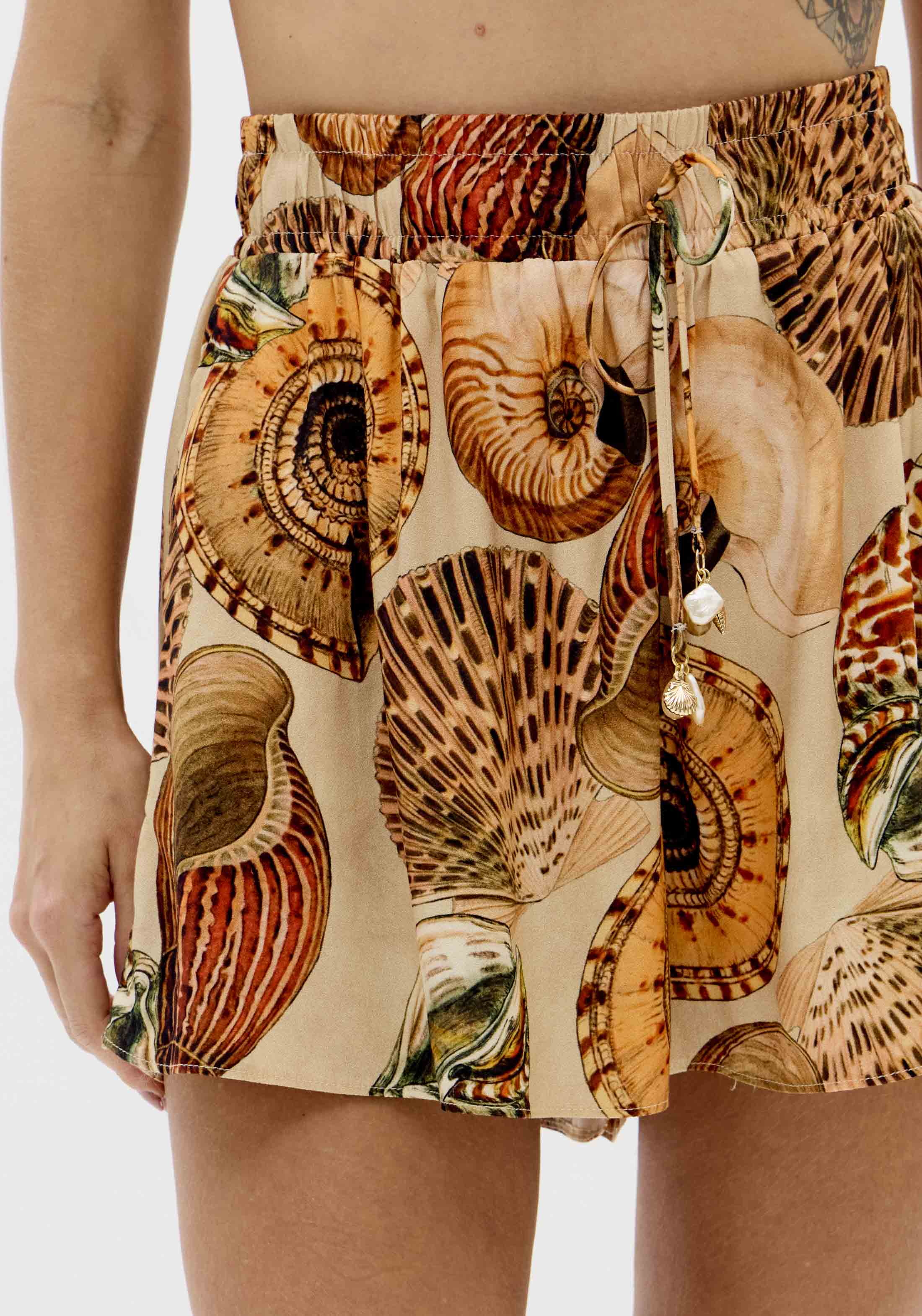 Calções Estampados SHELLIS Bege - Lança Perfume  1