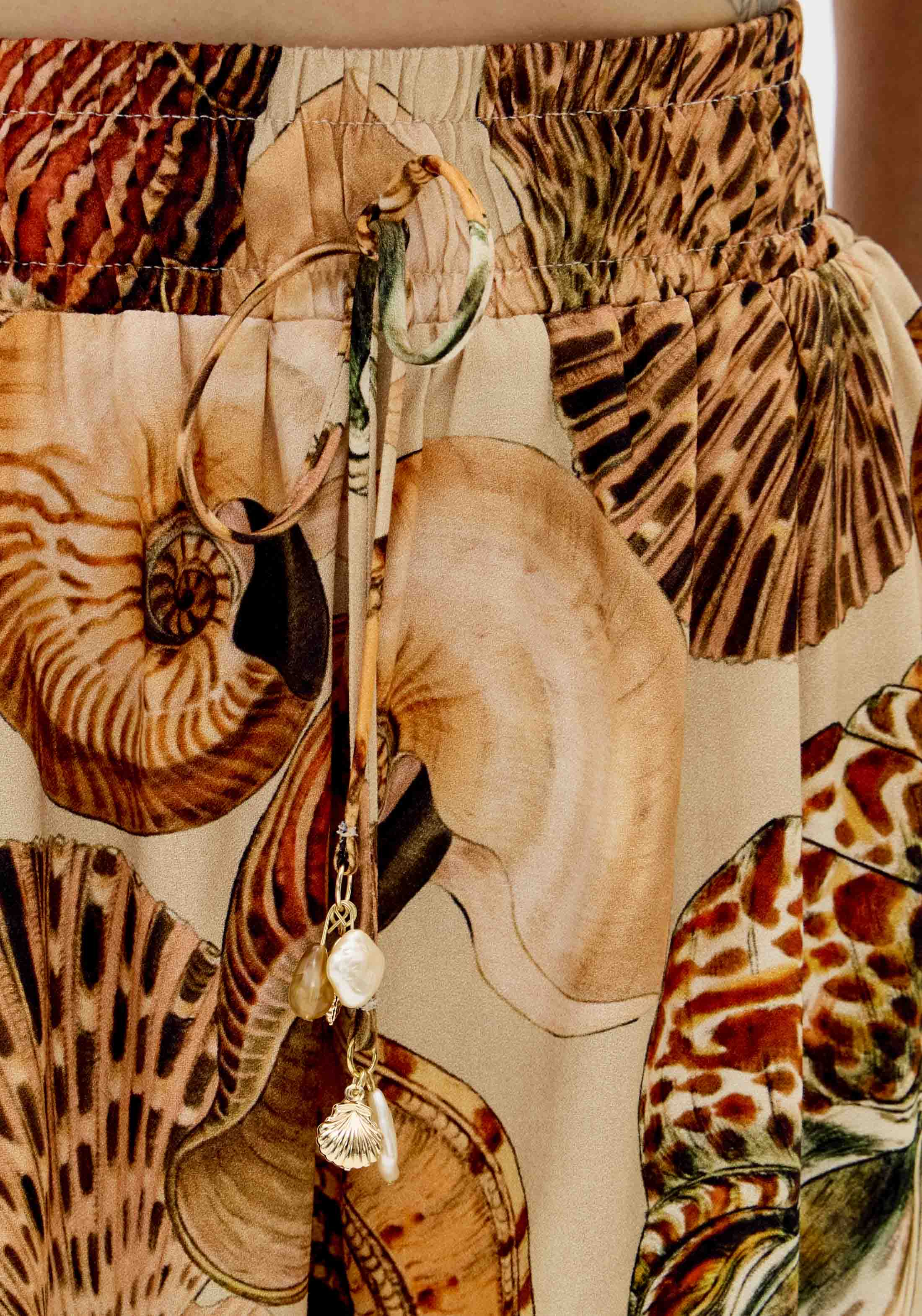 Calções Estampados SHELLIS Bege - Lança Perfume  4