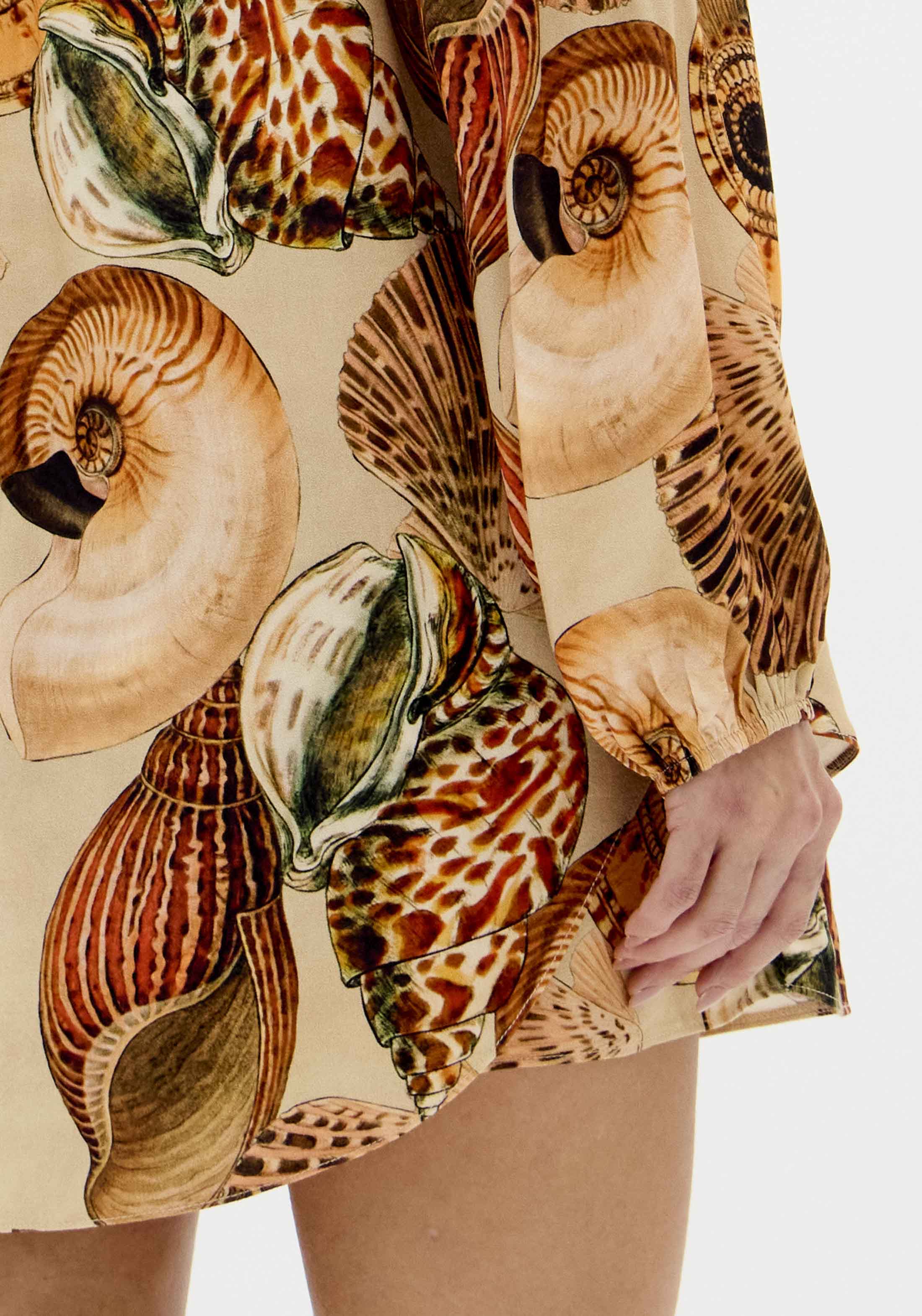 Camisa Estampada SHELLIS Bege - Lança Perfume  5