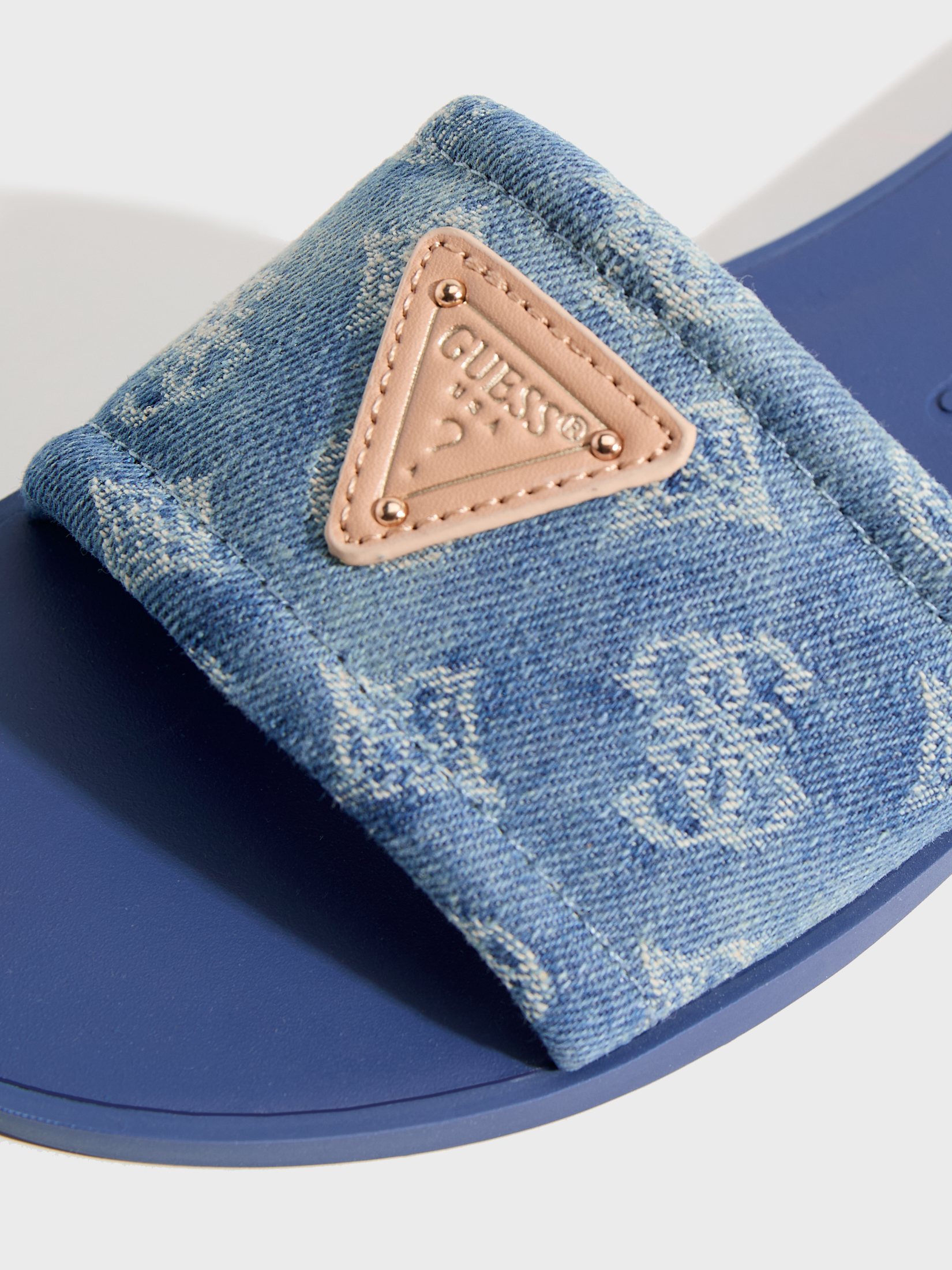 Chinelo Rasteiro ELYSONE Ganga - Guess 3