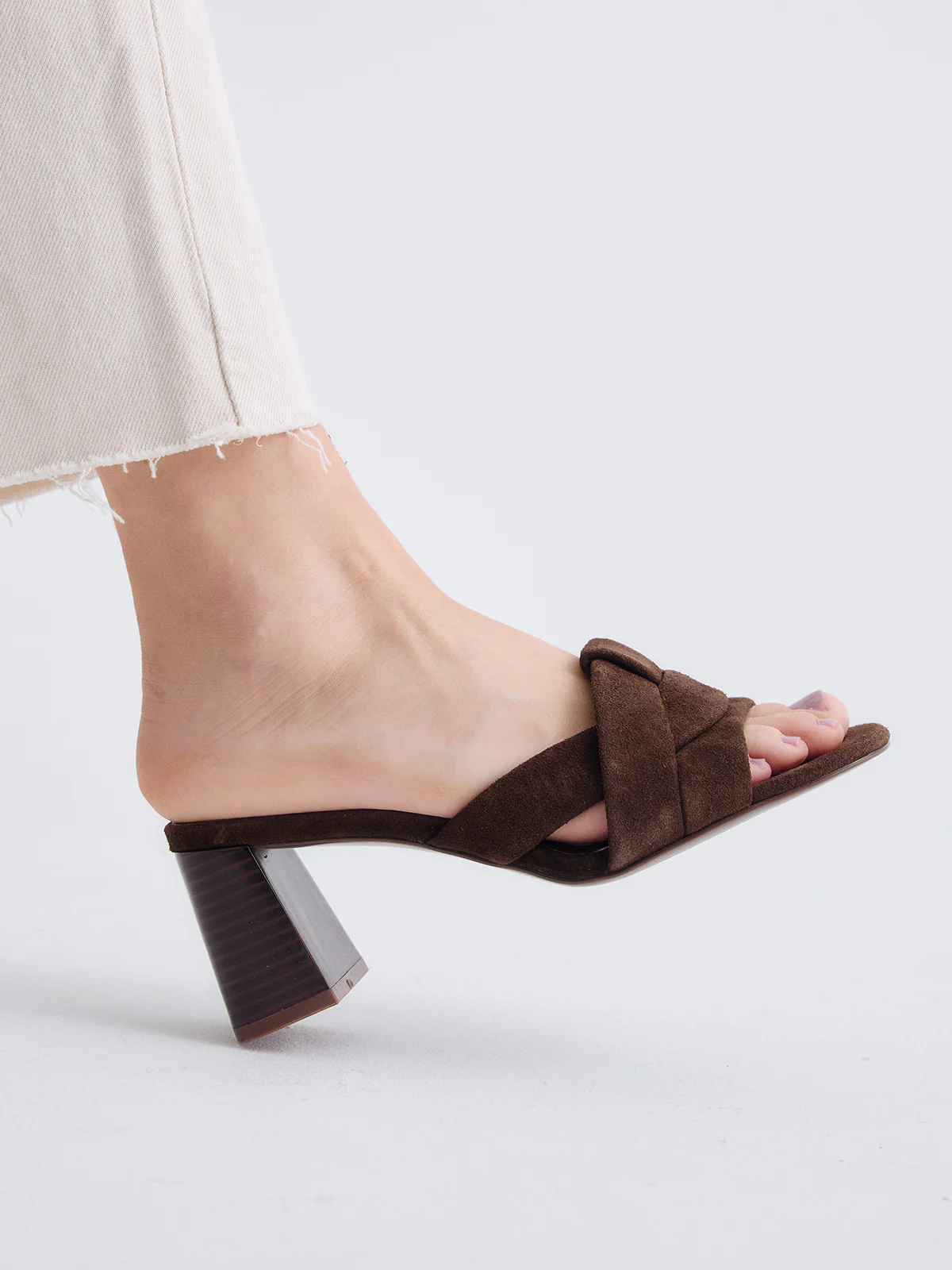 Sandália de Salto Camurça Castanho - EXÉ 4