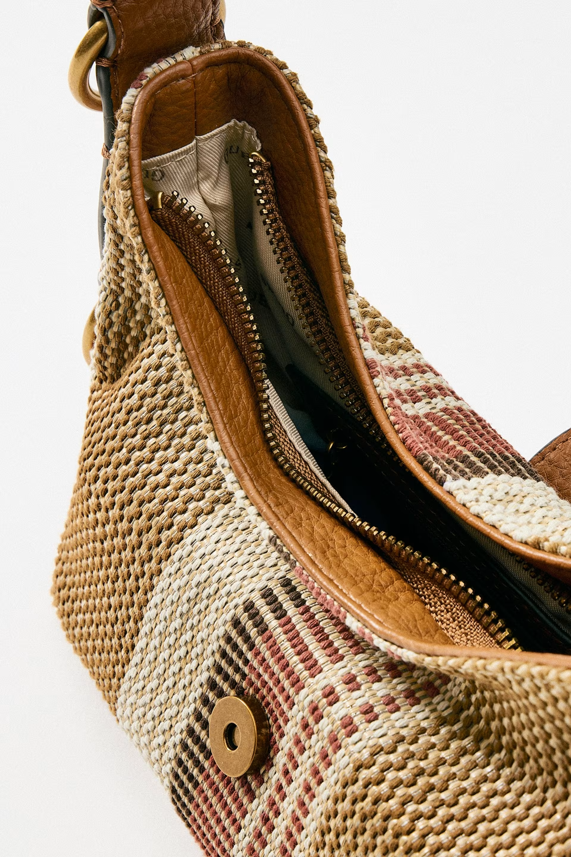 Mala de Ombro Pequena CAMDEN Rafia Camel - Guess 3