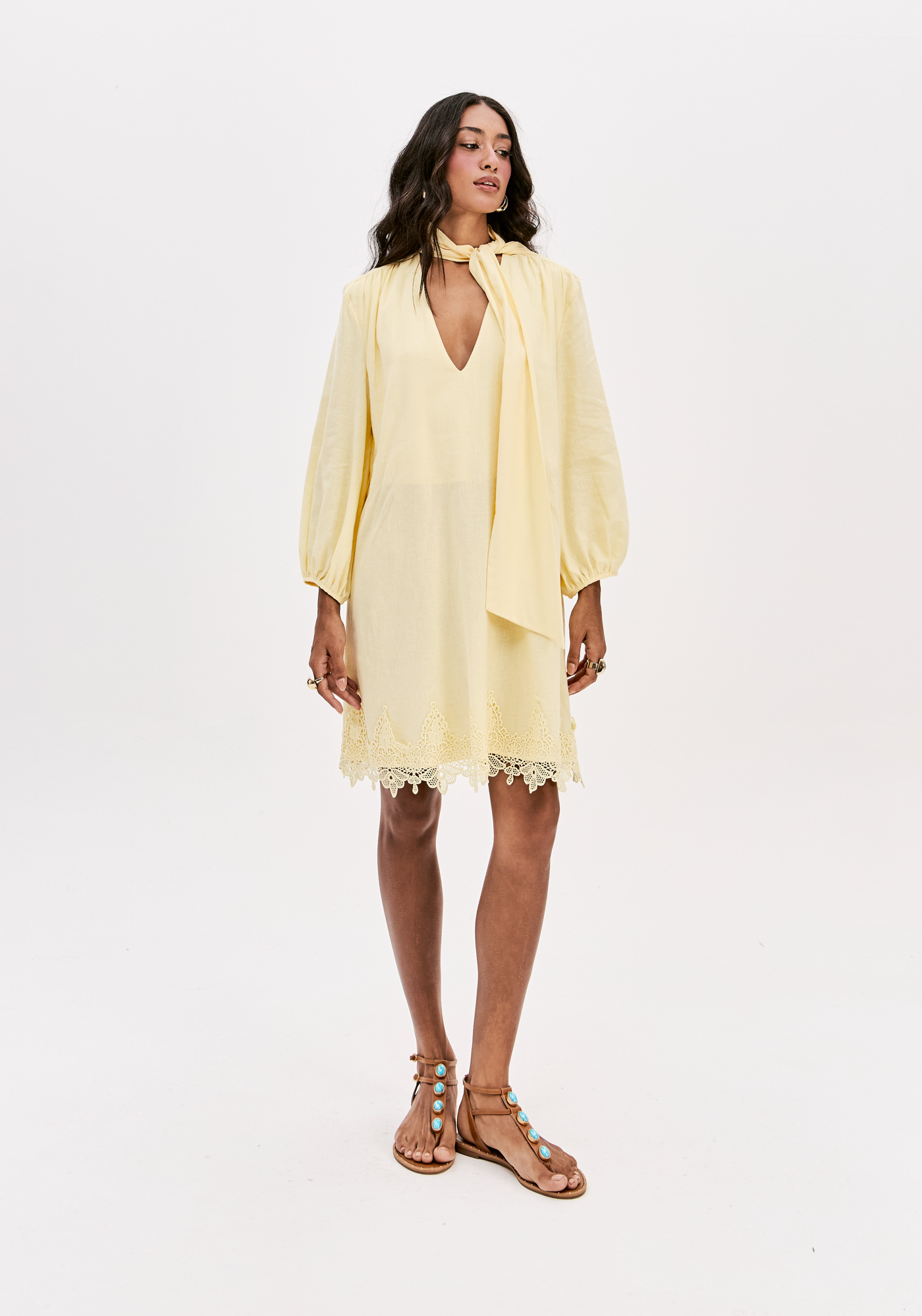 Vestido Curto em Linho Amarelo - Lança Perfume 1