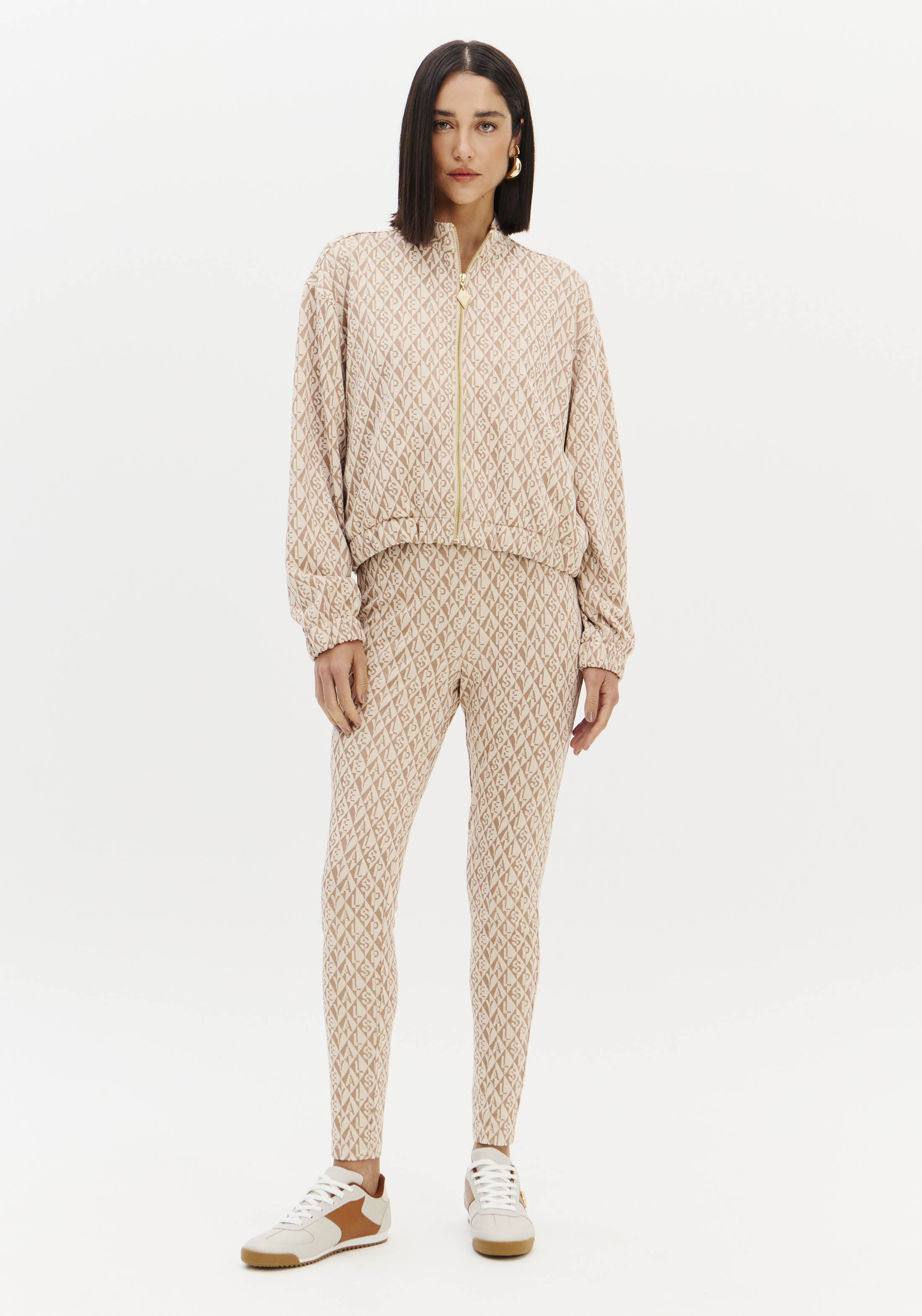 Casaco Monograma Bege - Lança Perfume 4