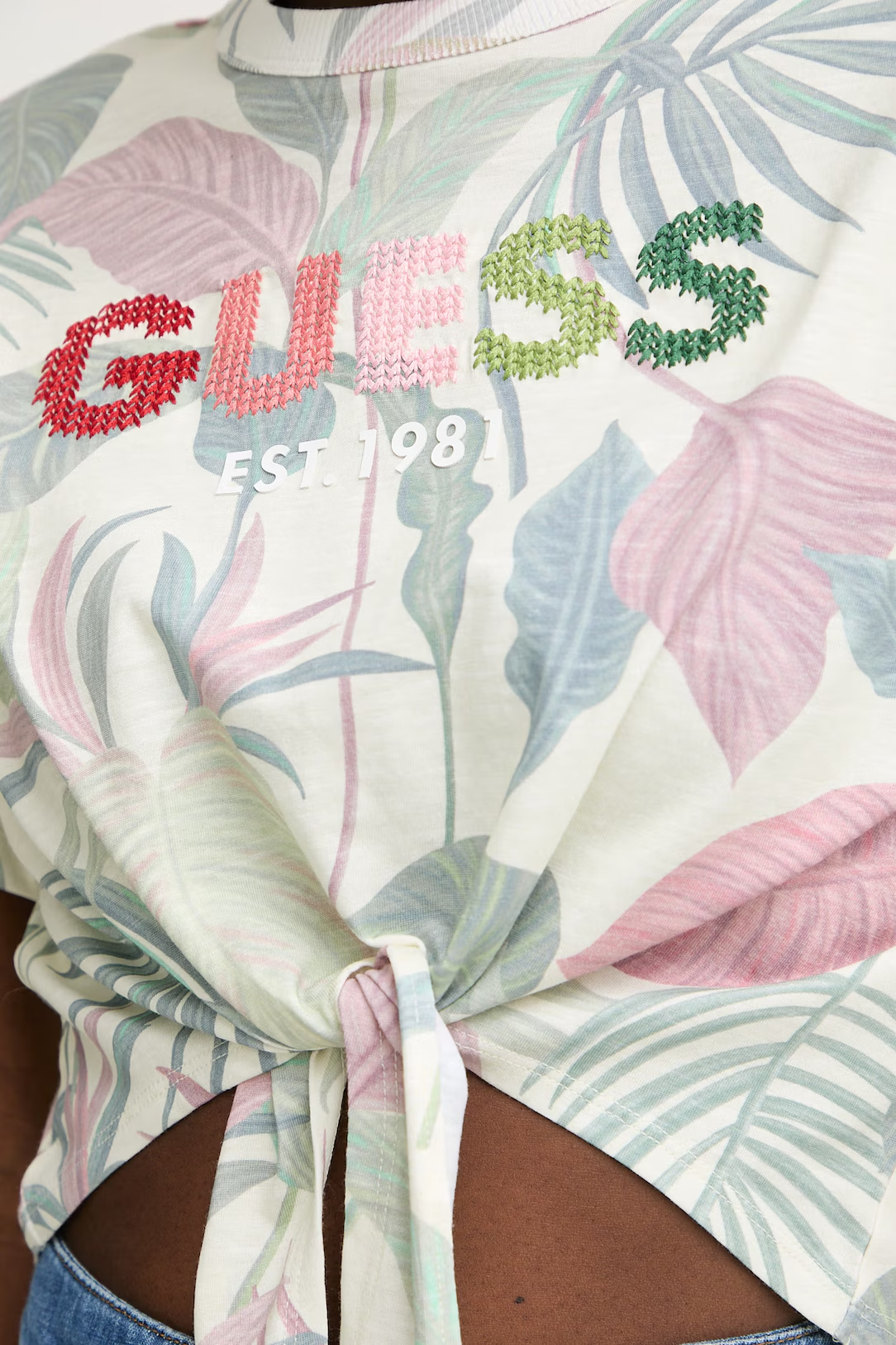 T-shirt com Nó Jungle Verde - Guess  6