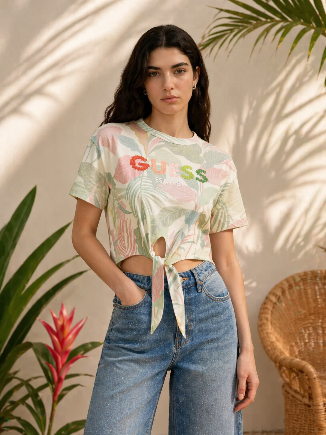 T-shirt com Nó Jungle Verde - Guess  2