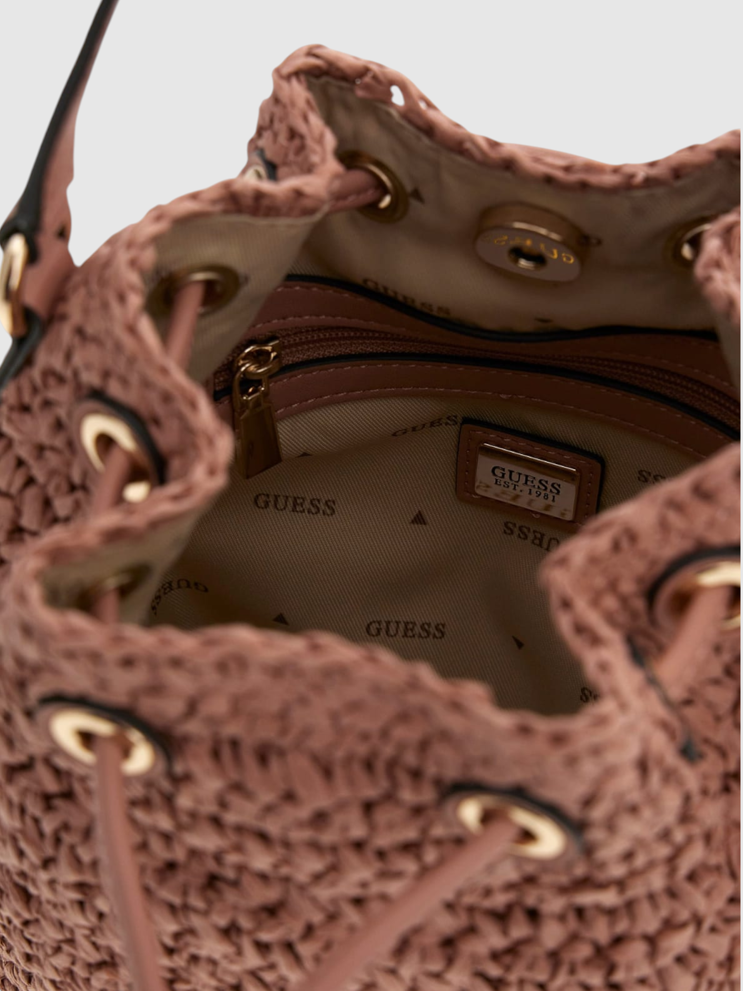 Mala Bucket OFELIA em Ráfia Rosa - Guess  3