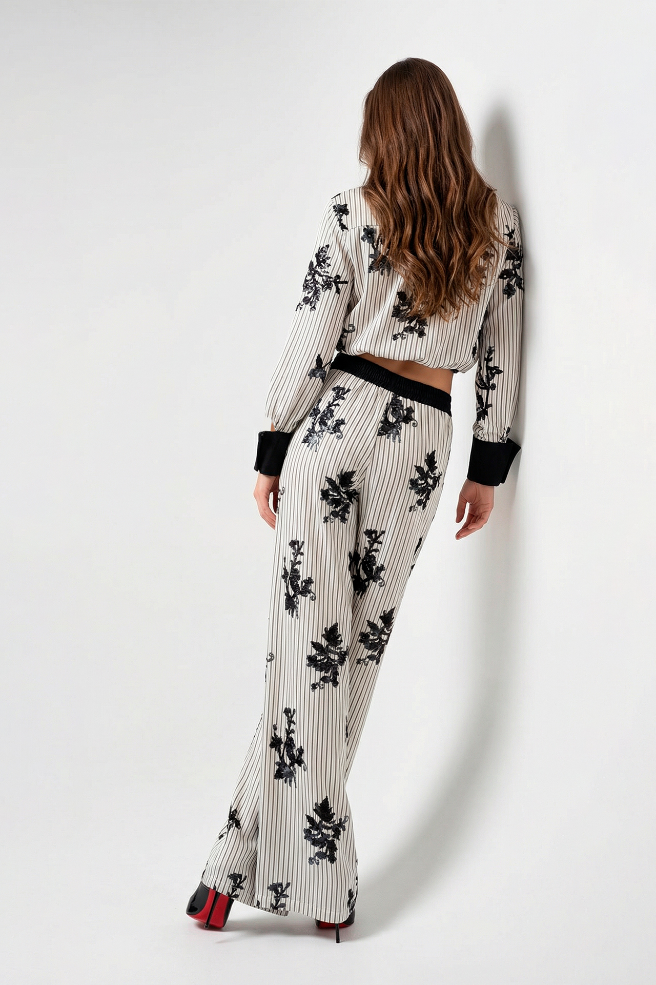 Calças com Riscas e Flores Preto e Branco - SAHOCO 2