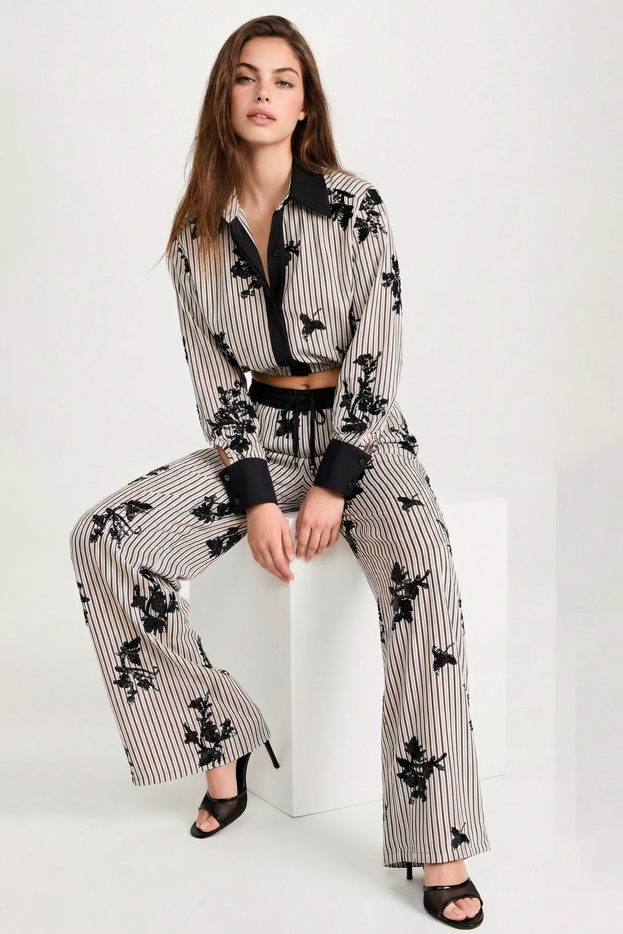 Camisa com Riscas e Flores Preto e Branco - SAHOCO 6