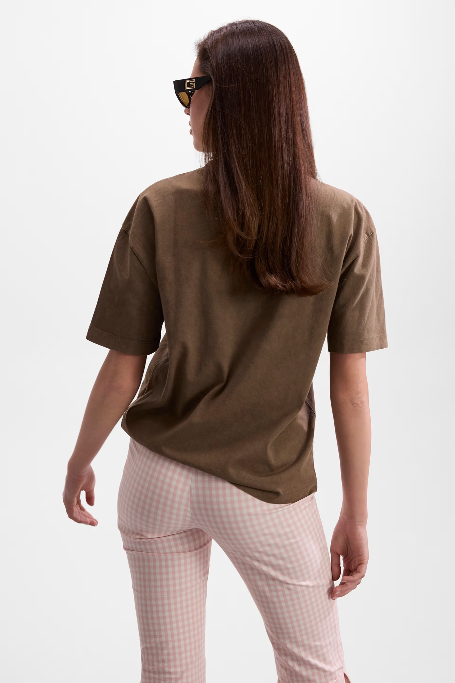 T-shirt 𝗠𝗔𝗥𝗜𝗟𝗬𝗡 𝗠𝗢𝗡𝗥𝗢𝗘 Smile Castanho - Guess 5