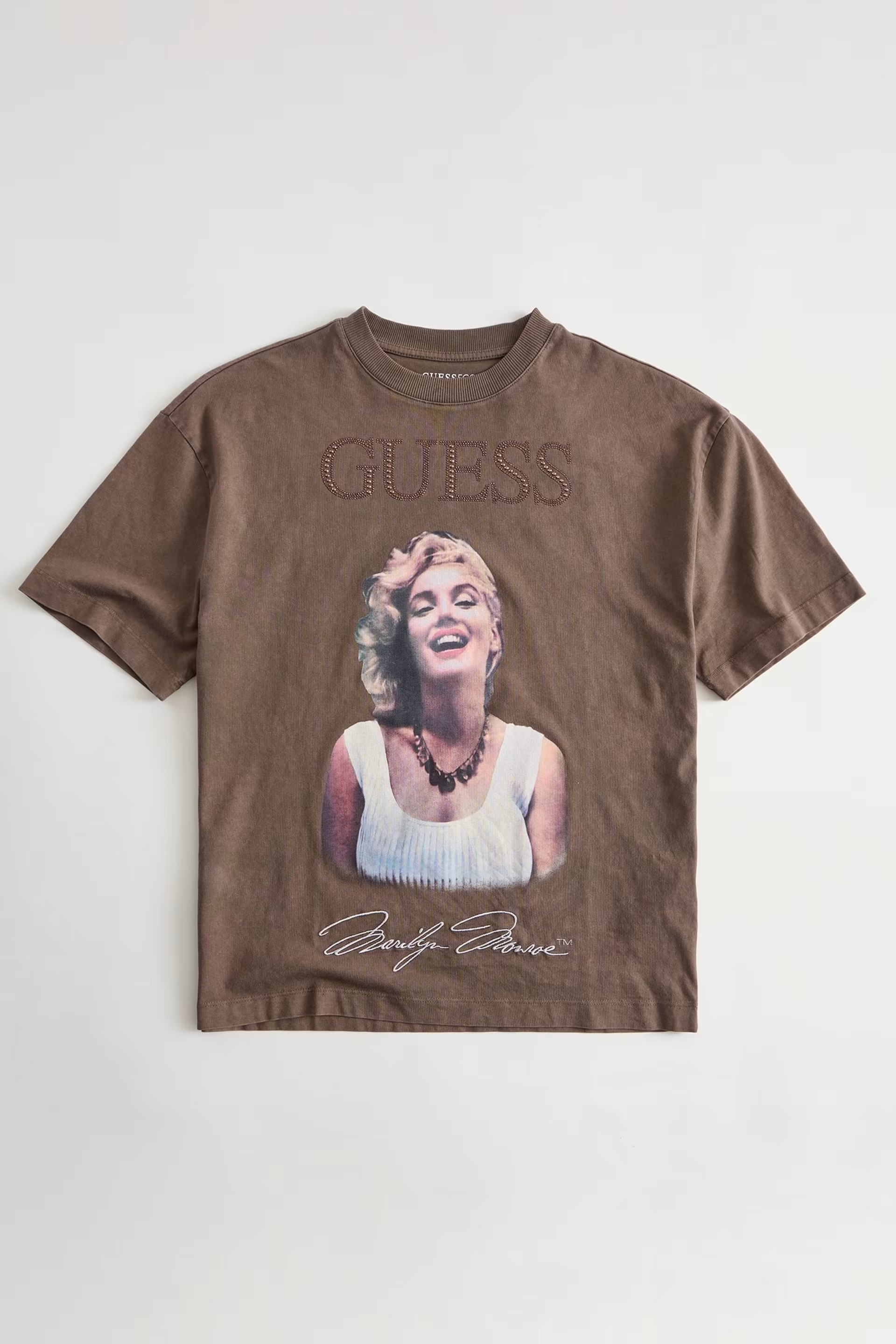 T-shirt 𝗠𝗔𝗥𝗜𝗟𝗬𝗡 𝗠𝗢𝗡𝗥𝗢𝗘 Smile Castanho - Guess 1