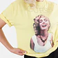T-shirt 𝗠𝗔𝗥𝗜𝗟𝗬𝗡 𝗠𝗢𝗡𝗥𝗢𝗘 Smile Amarelo - Guess  - Thumbnail 2