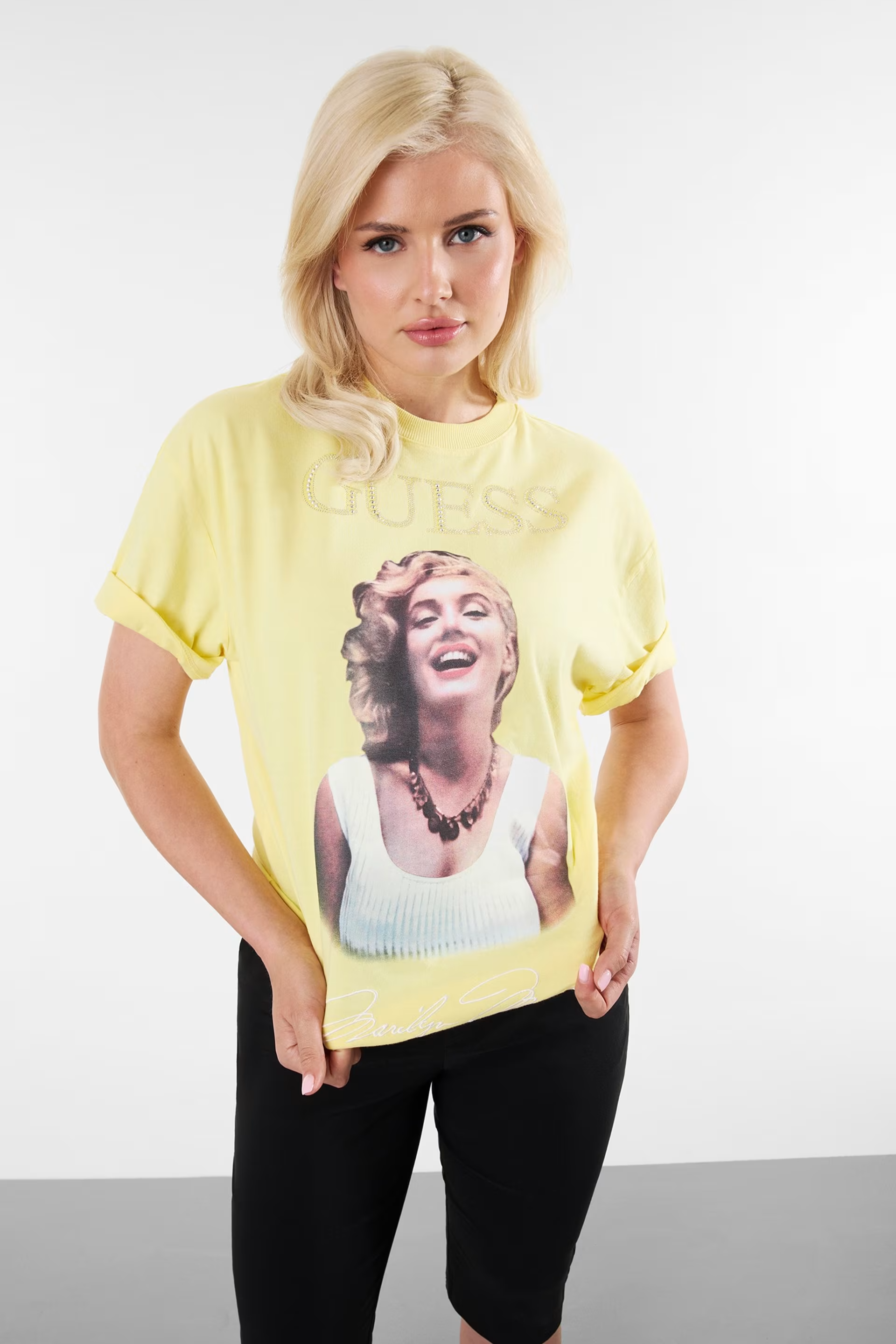 T-shirt 𝗠𝗔𝗥𝗜𝗟𝗬𝗡 𝗠𝗢𝗡𝗥𝗢𝗘 Smile Amarelo - Guess  3