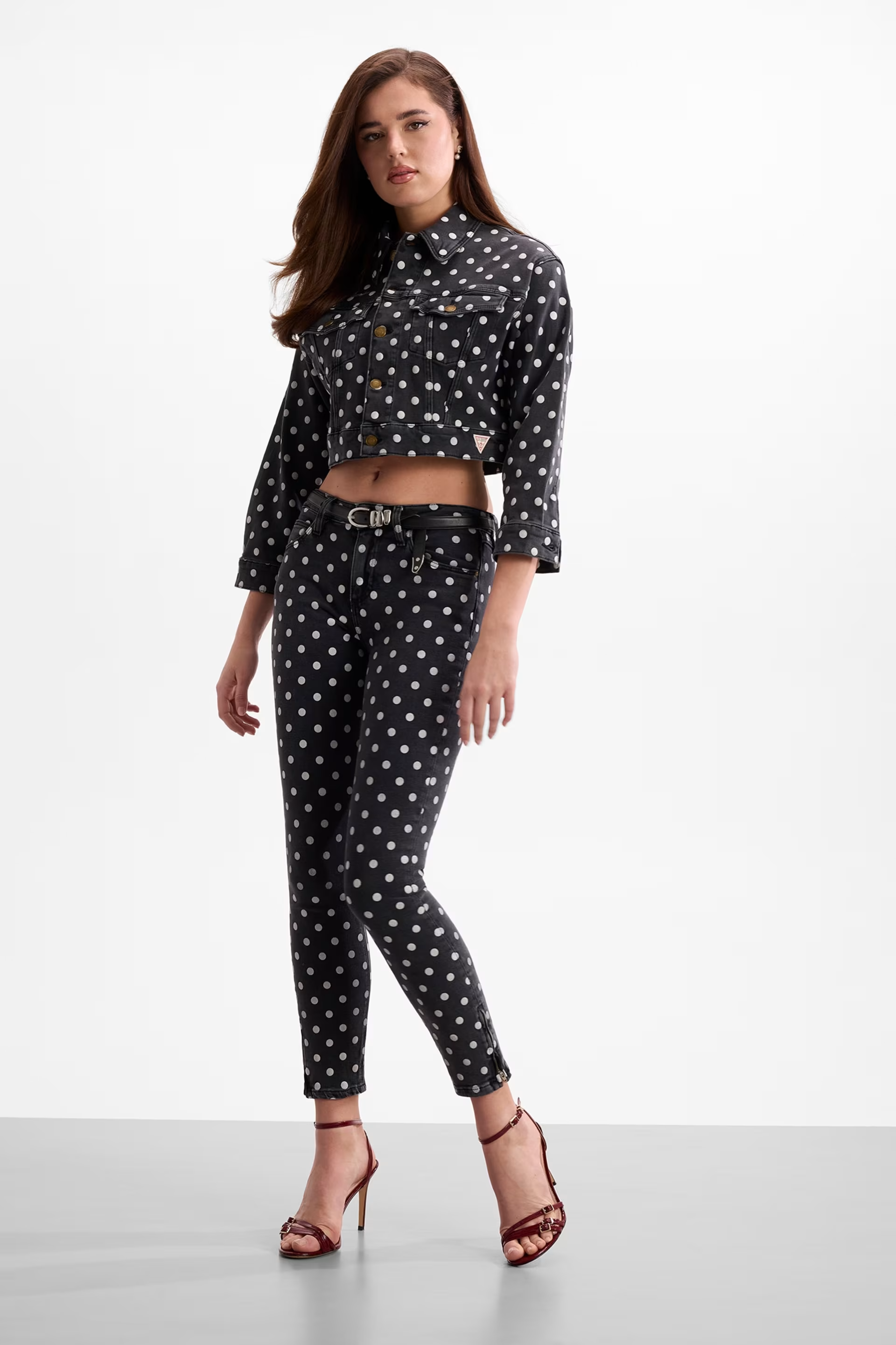 Casaco 𝗠𝗔𝗥𝗜𝗟𝗬𝗡 𝗠𝗢𝗡𝗥𝗢𝗘 Bolinhas Preto e Branco - Guess 5