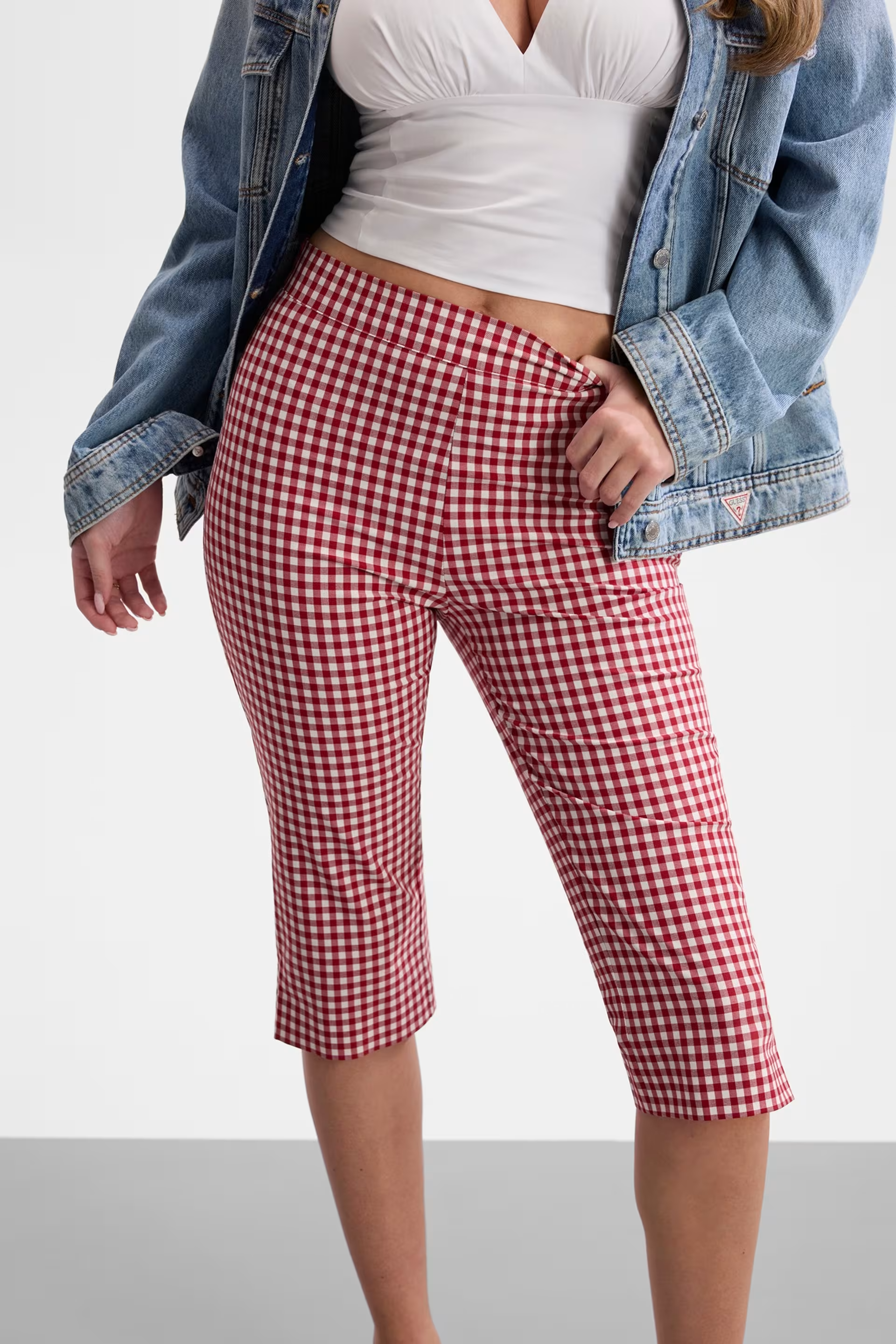 Calças Capri 𝗠𝗔𝗥𝗜𝗟𝗬𝗡 𝗠𝗢𝗡𝗥𝗢𝗘 Vichy Vermelho - Guess 2