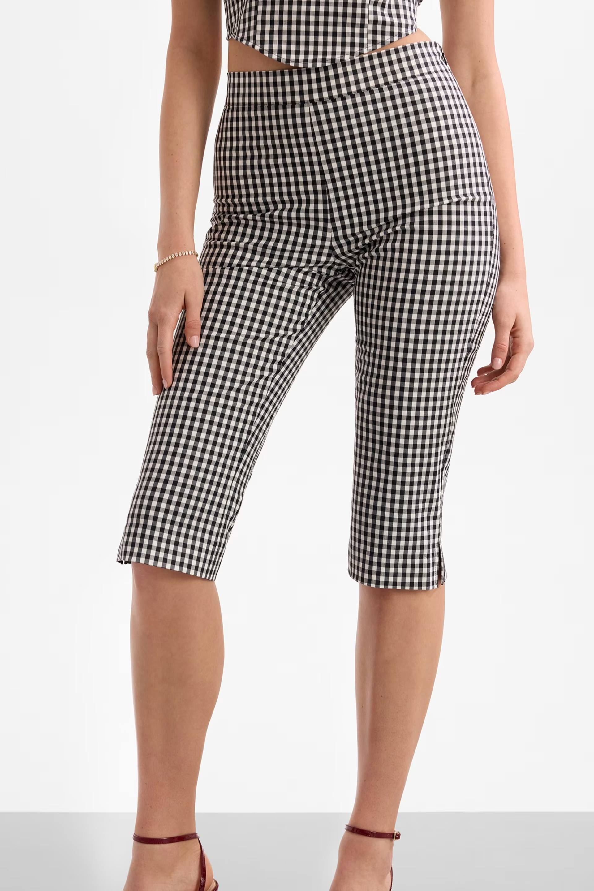 Calças Capri 𝗠𝗔𝗥𝗜𝗟𝗬𝗡 𝗠𝗢𝗡𝗥𝗢𝗘 Vichy Preto - Guess  2