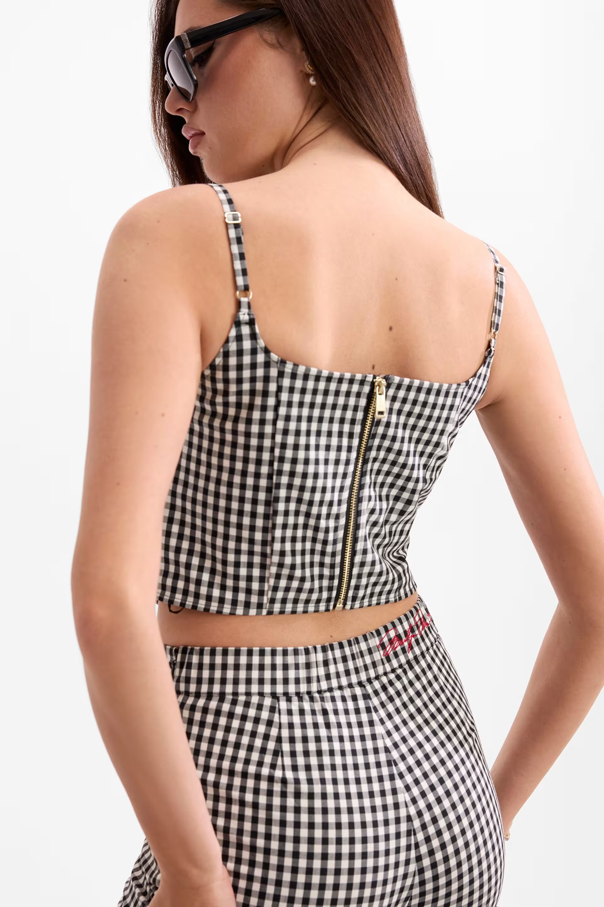 Top 𝗠𝗔𝗥𝗜𝗟𝗬𝗡 𝗠𝗢𝗡𝗥𝗢𝗘 Vichy Preto - Guess  3