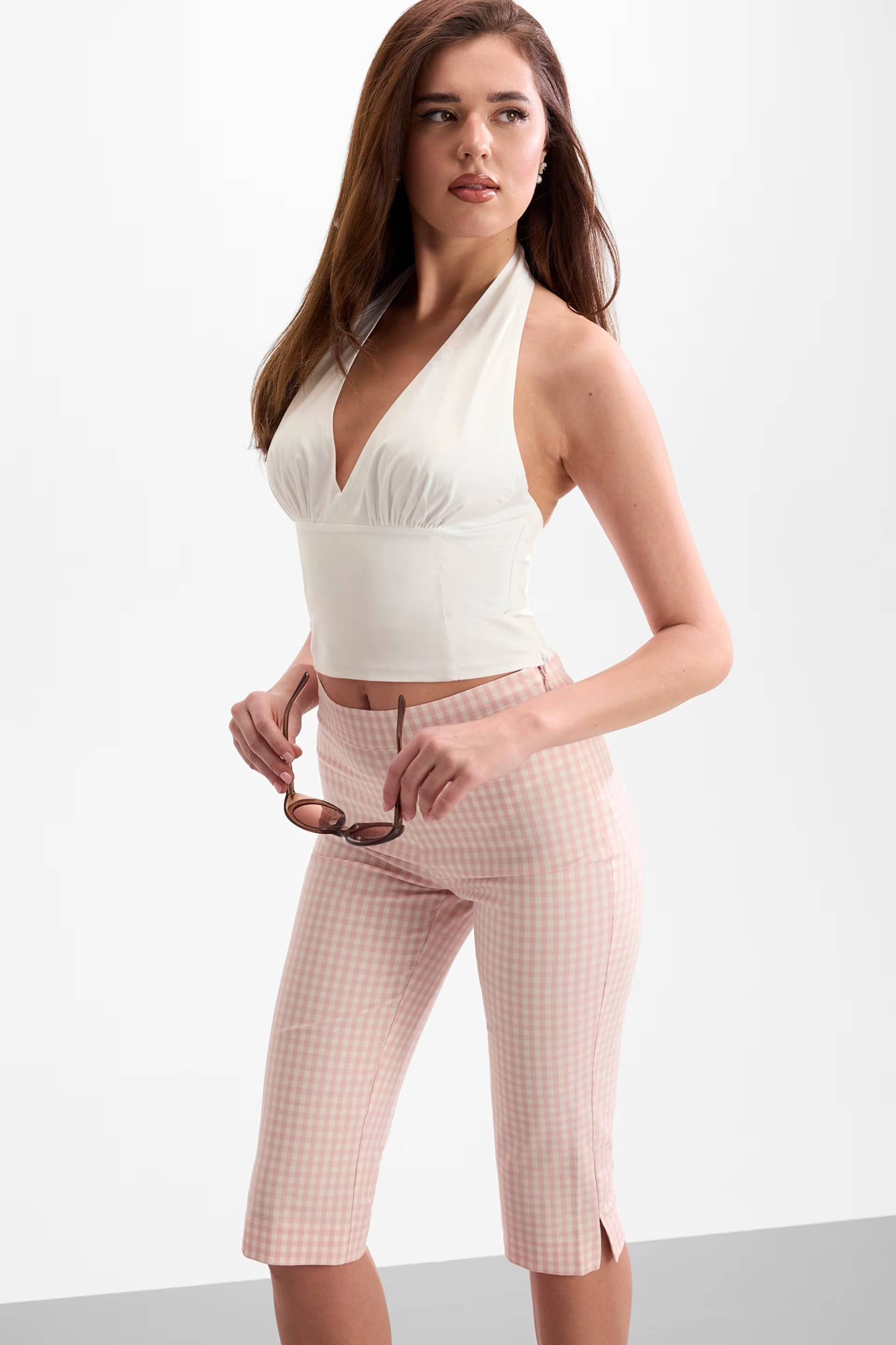 Top Decotado 𝗠𝗔𝗥𝗜𝗟𝗬𝗡 𝗠𝗢𝗡𝗥𝗢𝗘 Branco - Guess  3