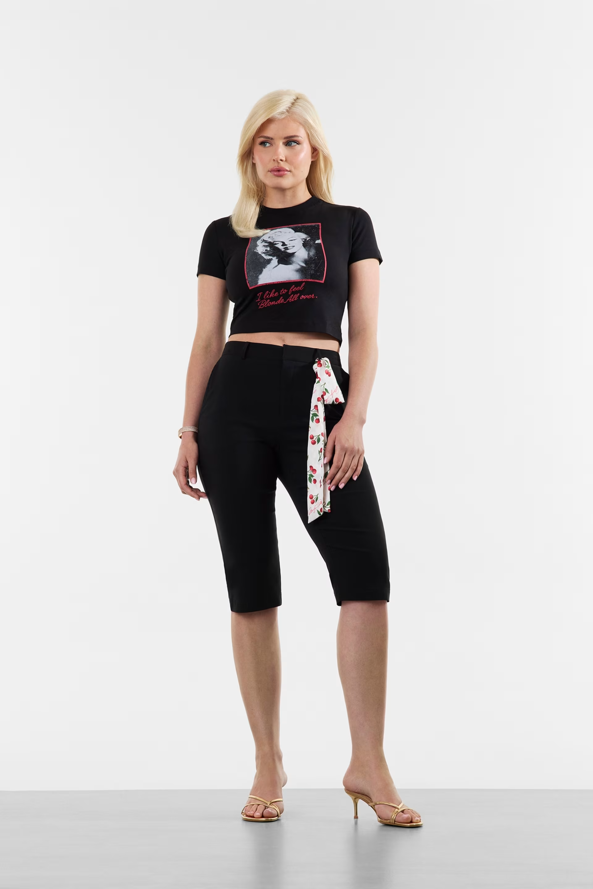 T-shirt Iconic 𝗠𝗔𝗥𝗜𝗟𝗬𝗡 𝗠𝗢𝗡𝗥𝗢𝗘 Preto - Guess 2