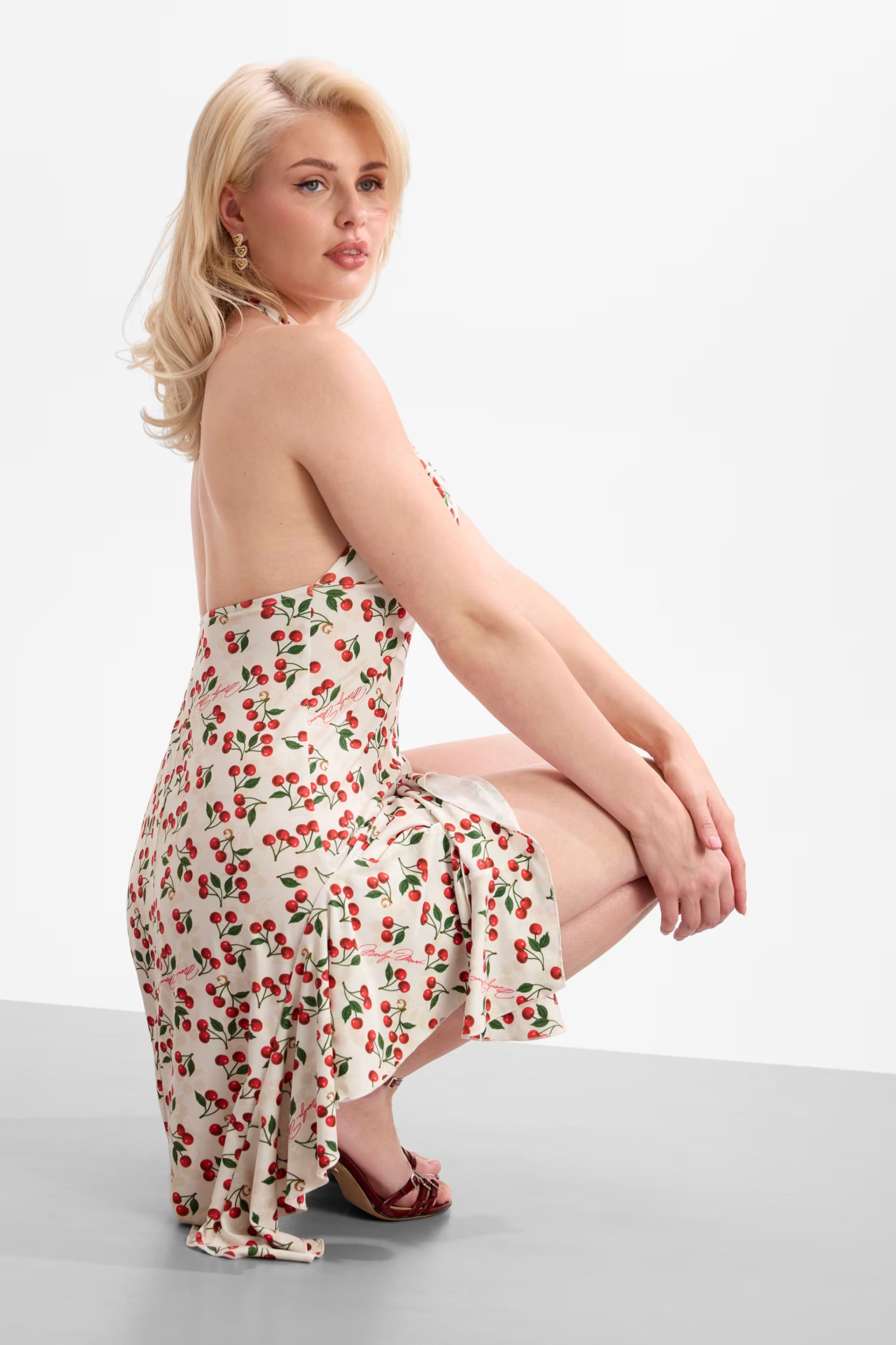 Vestido 𝗠𝗔𝗥𝗜𝗟𝗬𝗡 𝗠𝗢𝗡𝗥𝗢𝗘 Estampa Cerejas Branco - Guess  5