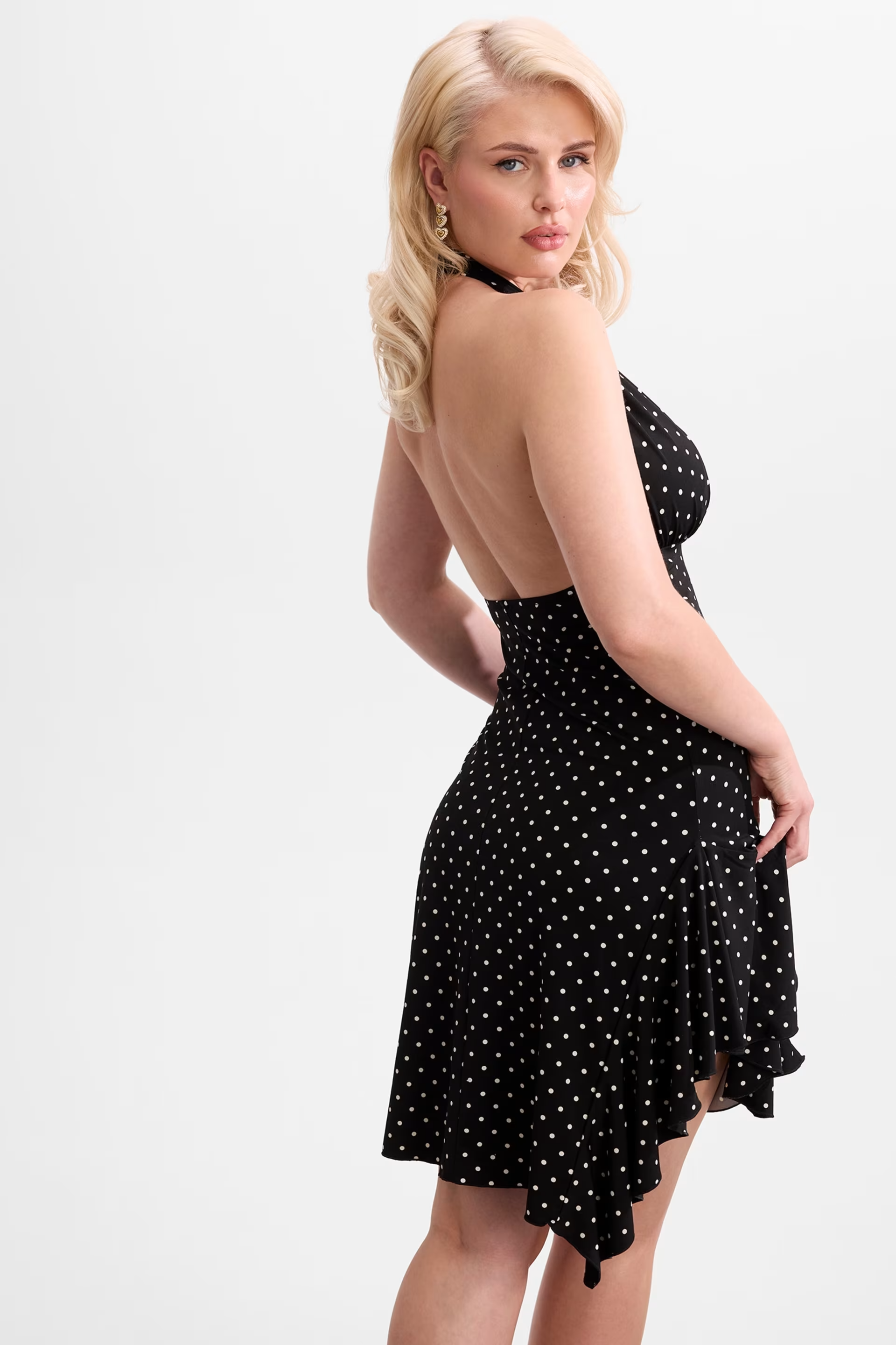 Vestido 𝗠𝗔𝗥𝗜𝗟𝗬𝗡 𝗠𝗢𝗡𝗥𝗢𝗘 Estampa Bolinhas Preto - Guess  2
