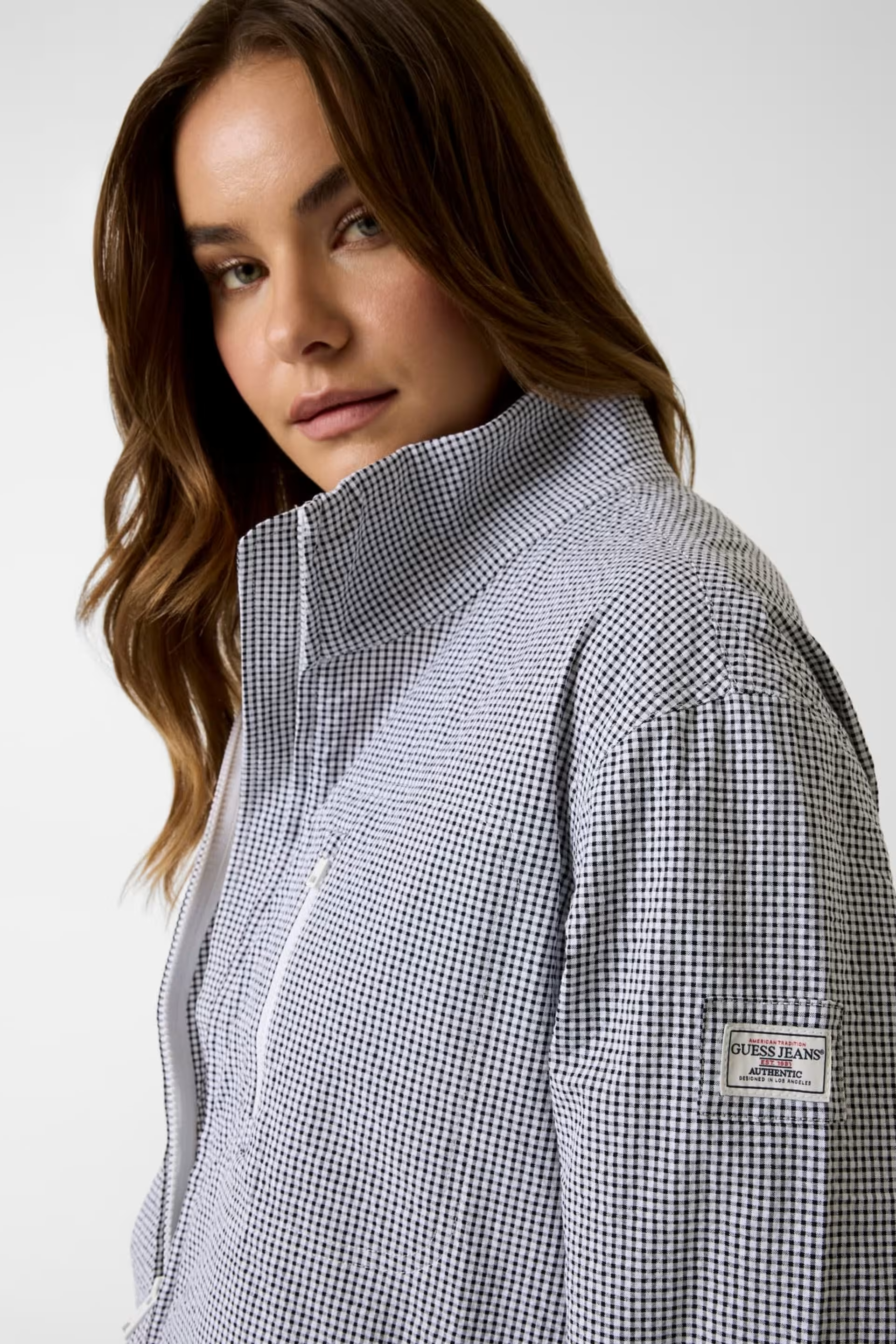 Casaco Extra Leve Vuchy Preto e Branco - Guess  4