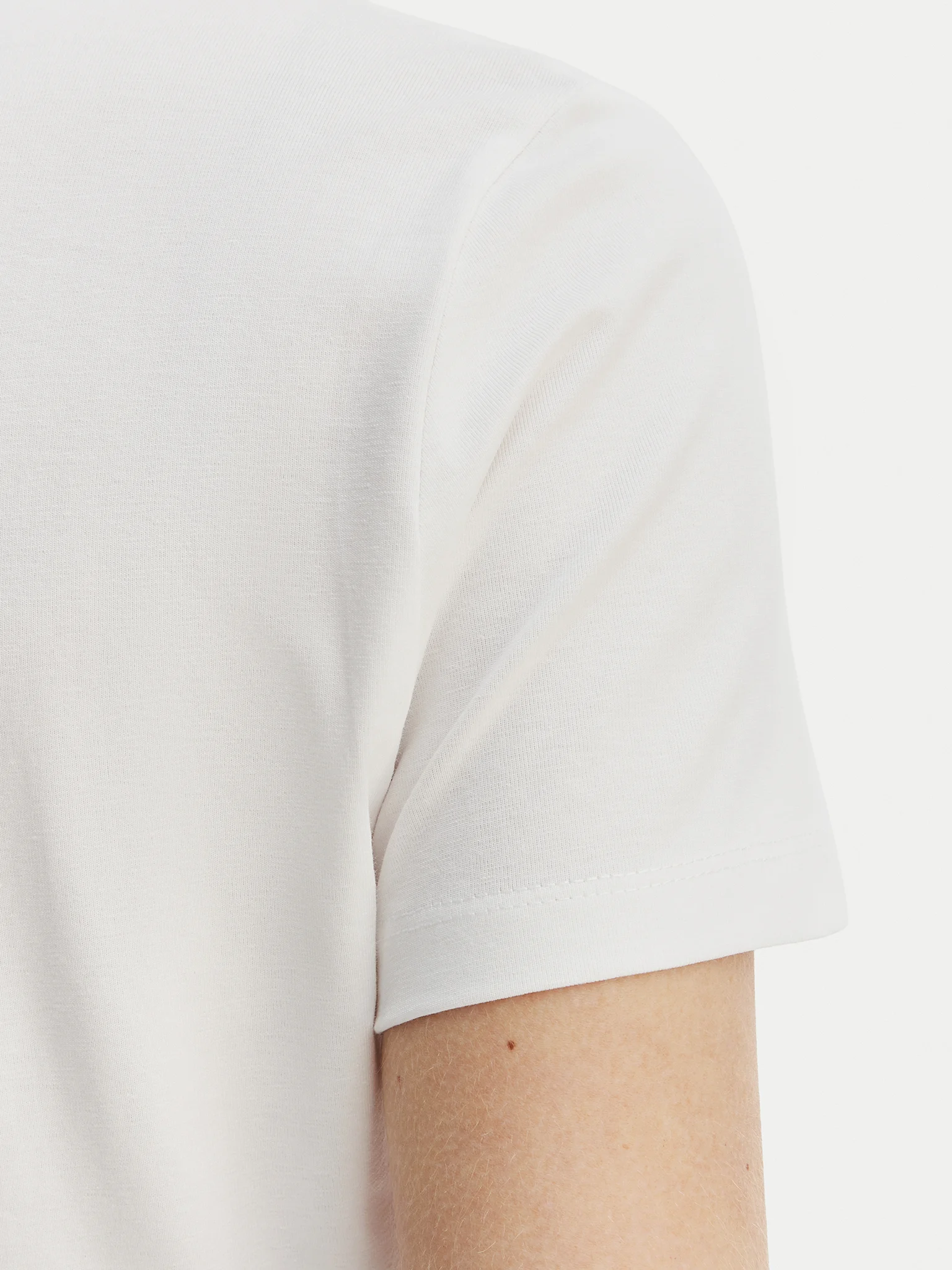 T-shirt Triângulo Flores Verde Branco - Guess  4