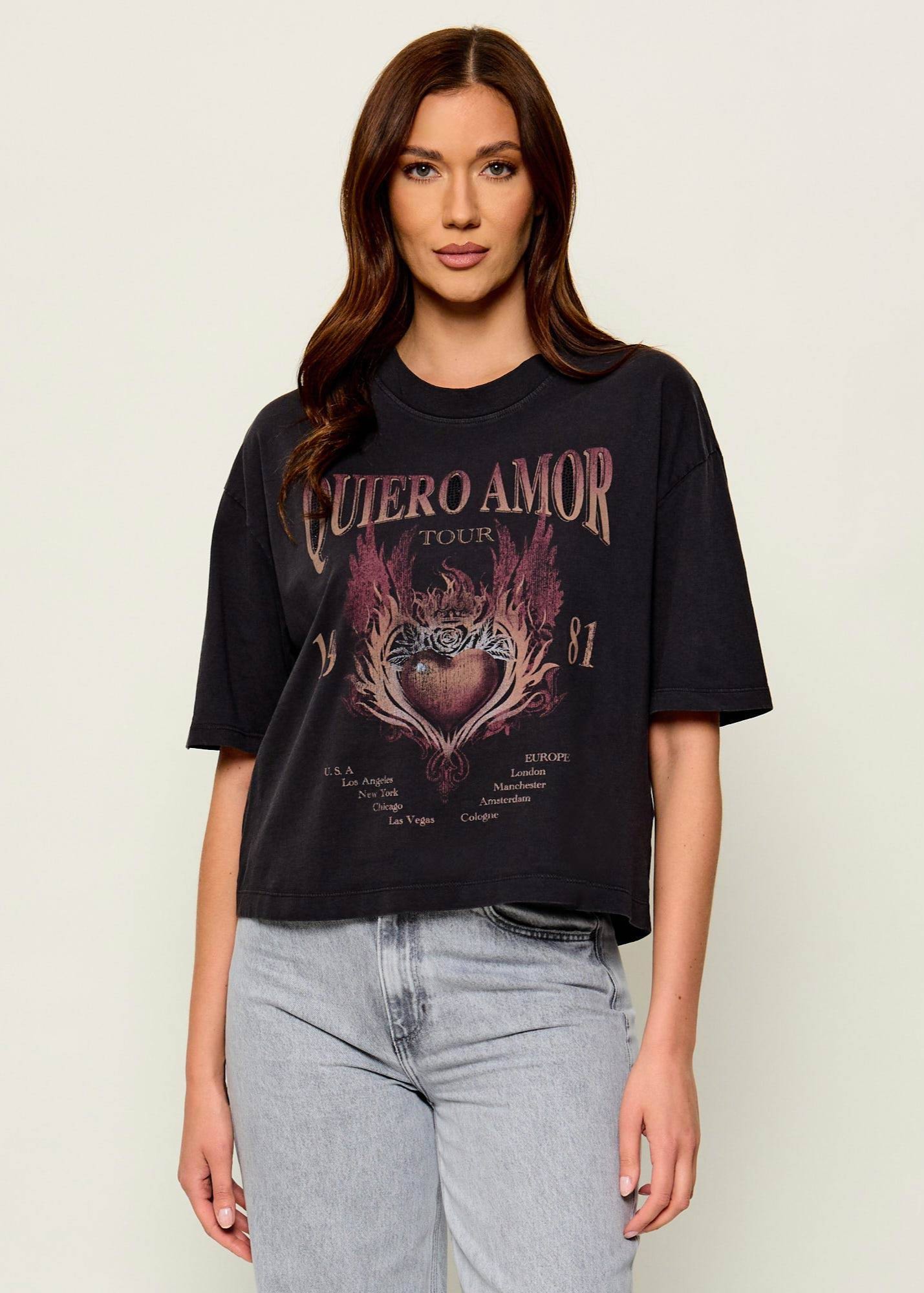 T-shirt QUIERO AMOR Preto - Guess  1