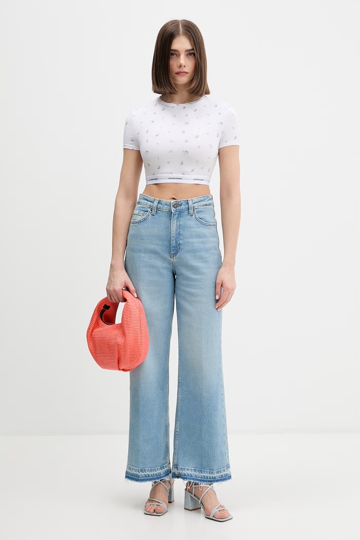 T-shirt Curta com Florzinhas Branco - Guess Jeans 3