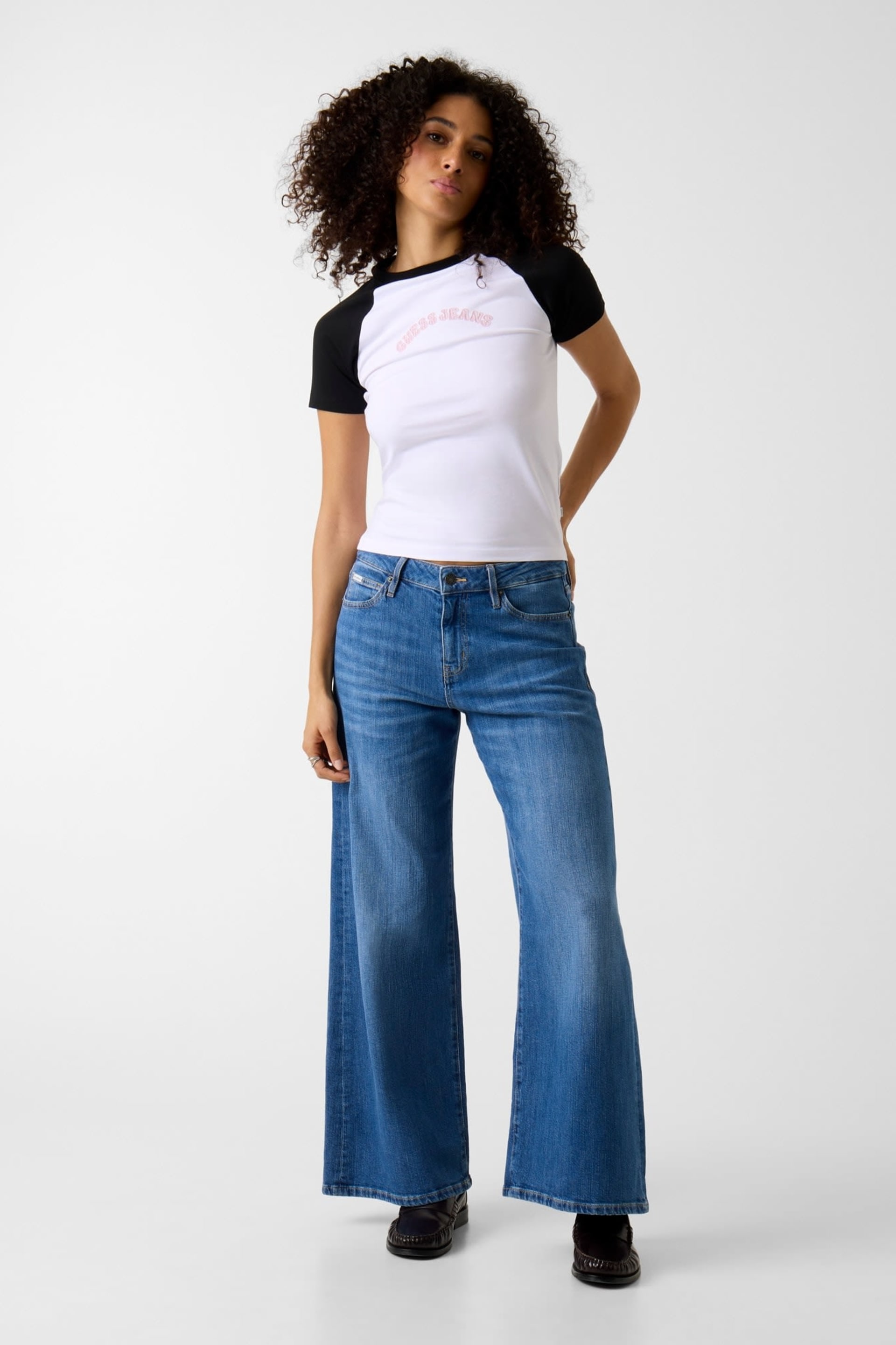 T-shirt Bicolor Branco e Preto - Guess 5