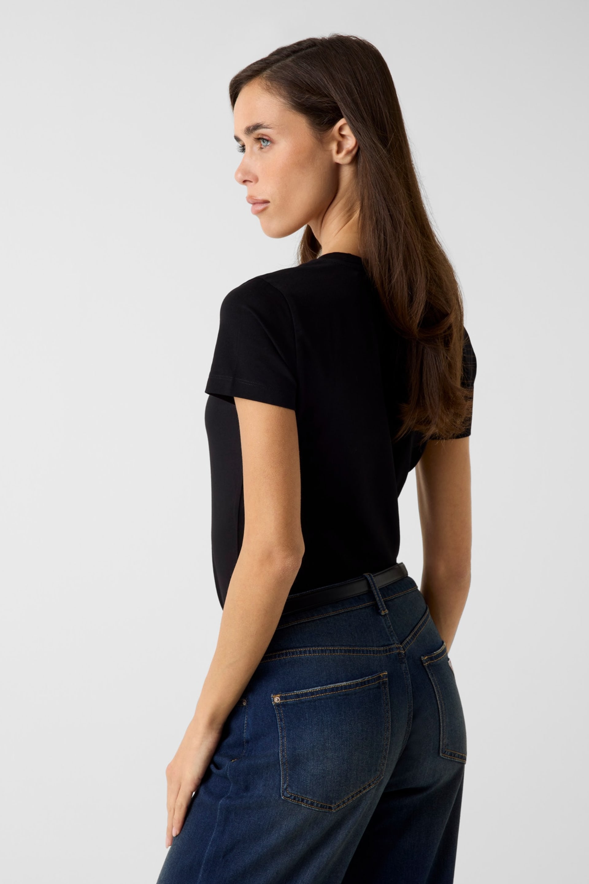 T-shirt LEO Triângulo Preto - Guess  3