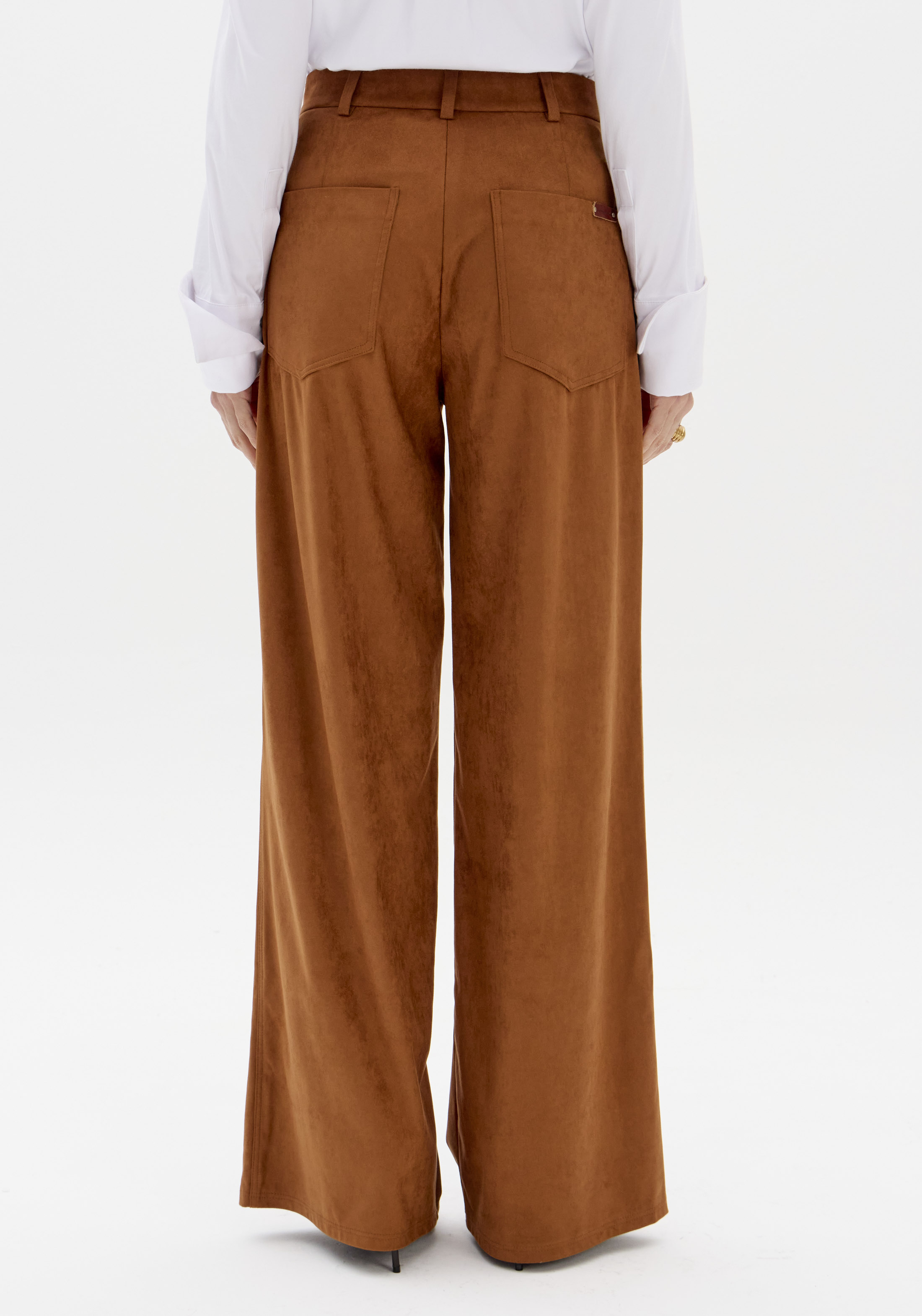 Calças Wide Leg em Suede Camel - Lança Perfume  3