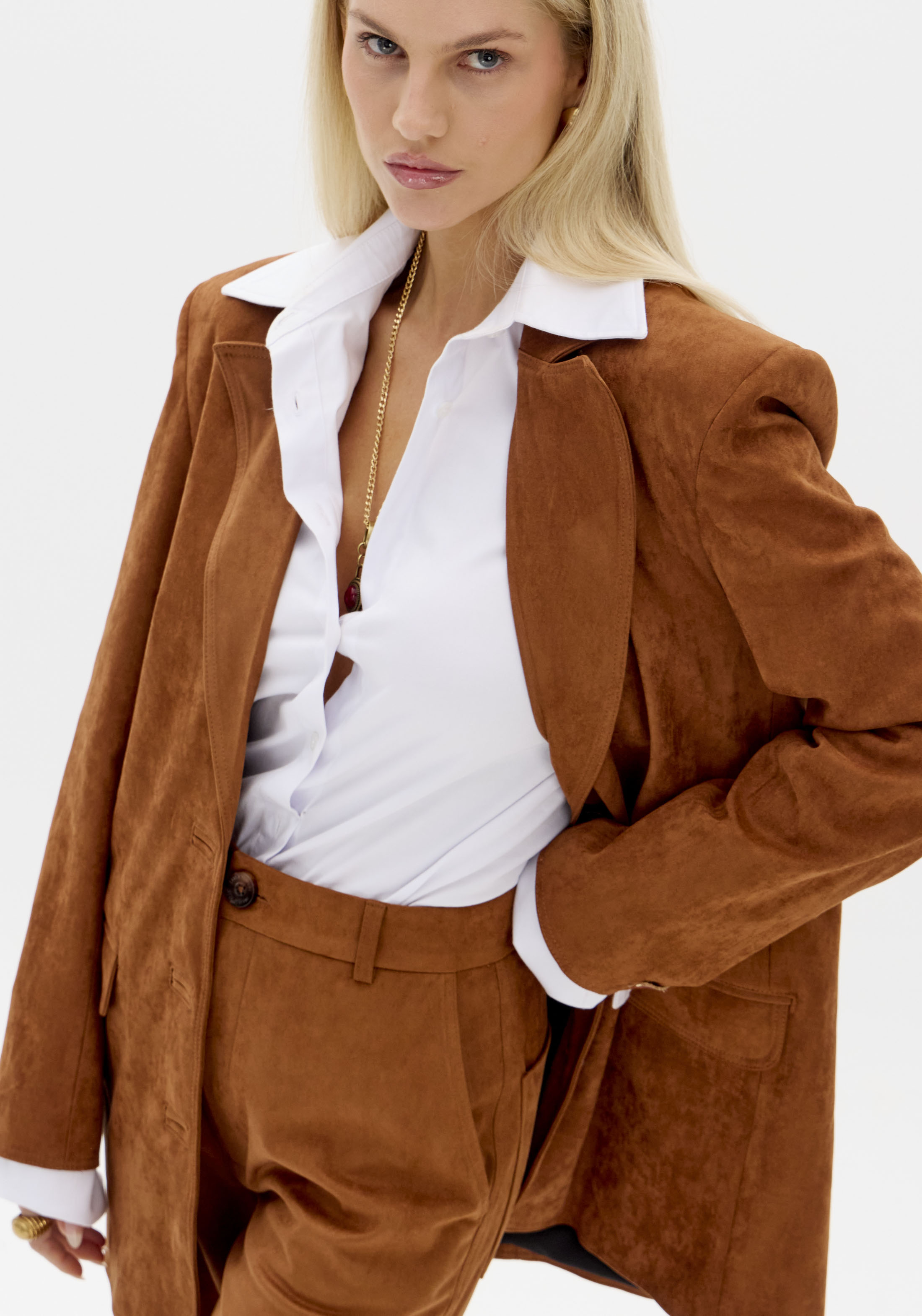 Calças Wide Leg em Suede Camel - Lança Perfume  4